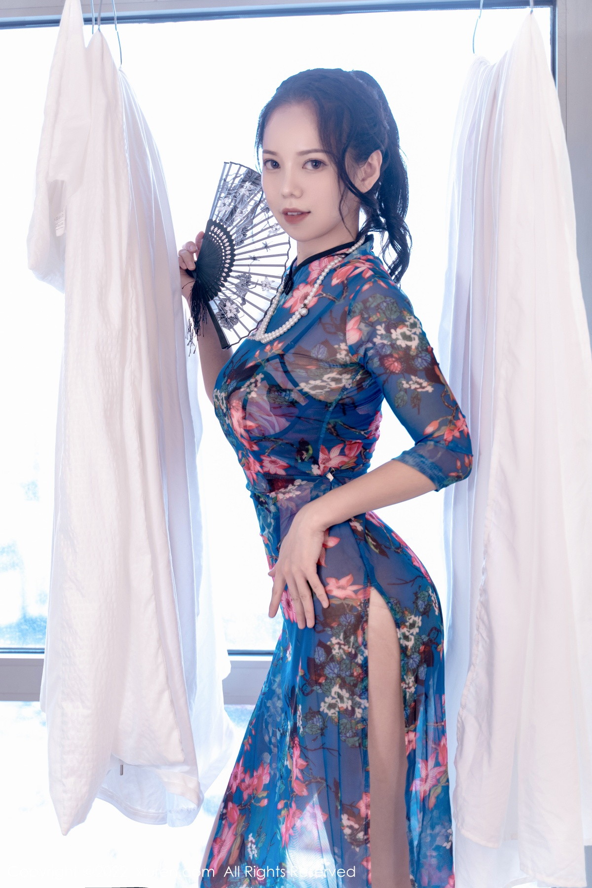[XiuRen]高清写真图 2022.11.08 No.5819 大美妞儿 旗袍丝袜