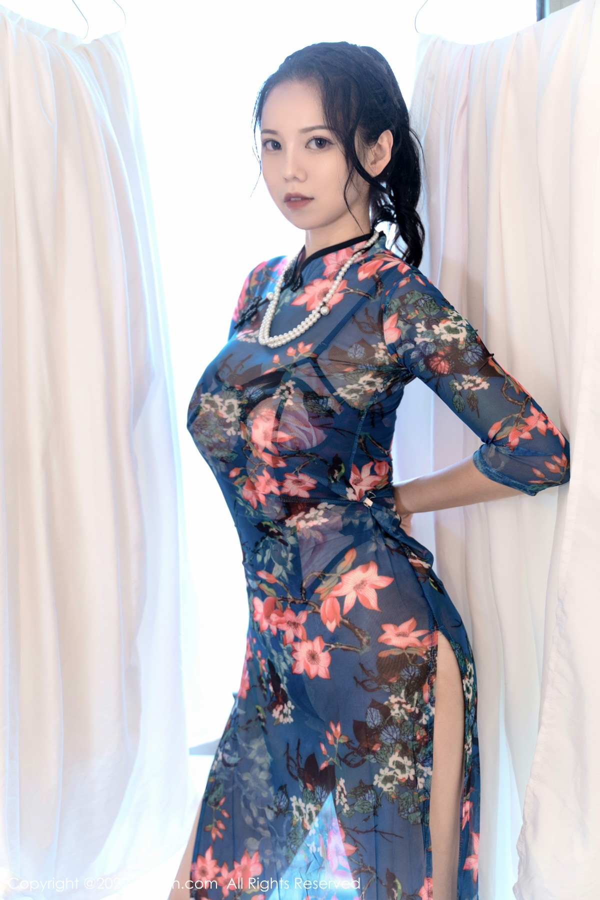[XiuRen]高清写真图 2022.11.08 No.5819 大美妞儿 旗袍丝袜