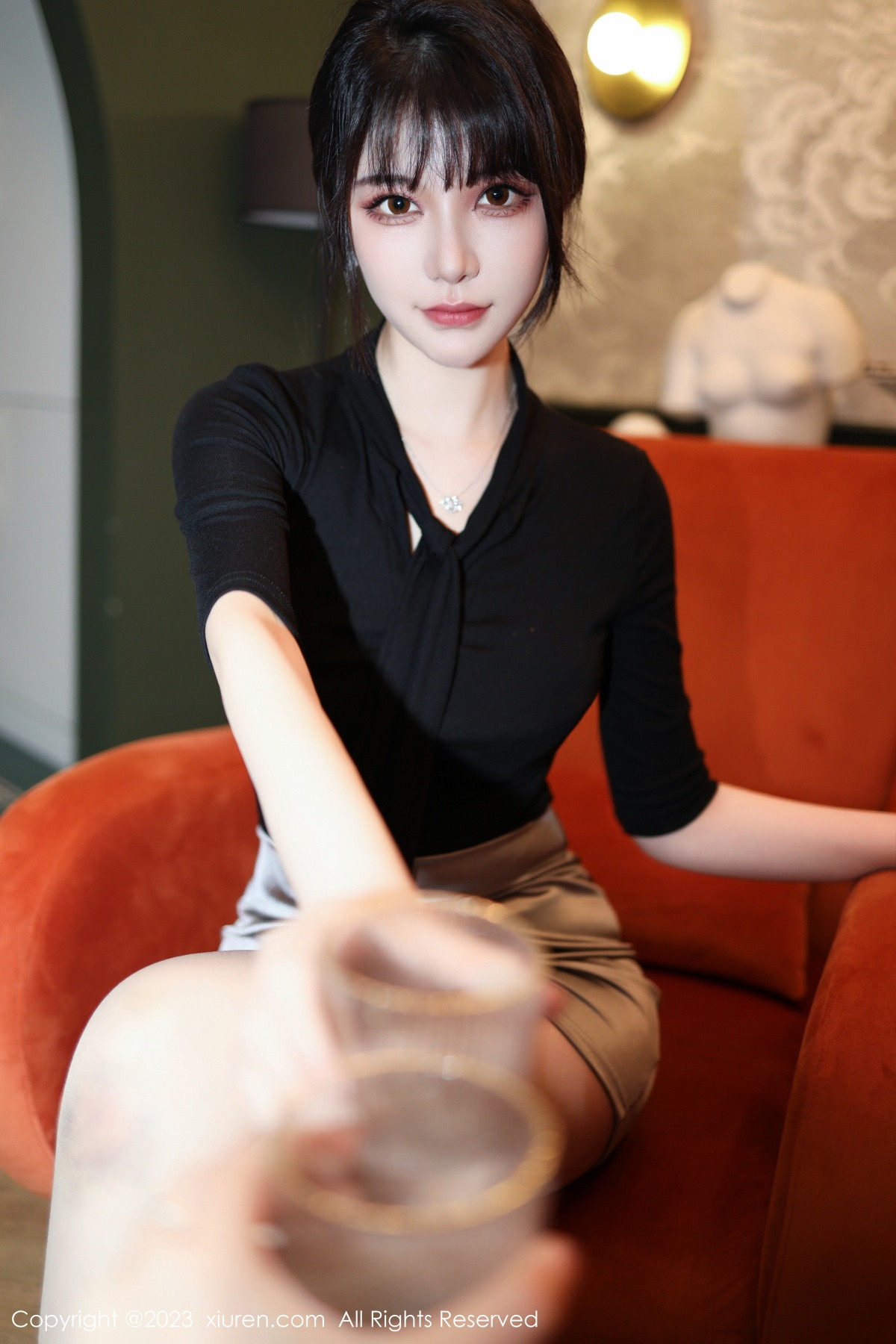 [XiuRen]高清写真图 2023.02.13 No.6256 桃桃子_ 短裙丰腴