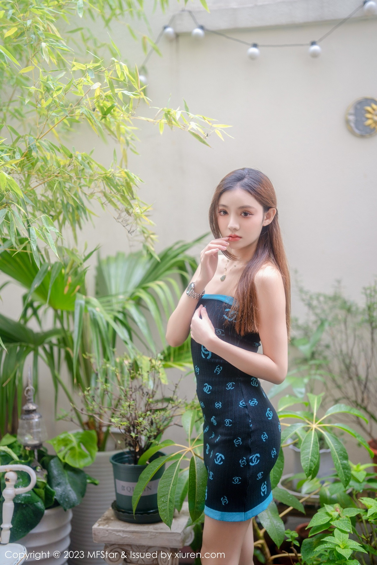 [MFStar]高清写真图 2023.02.14 VOL.586 加朵babe 新人美腿