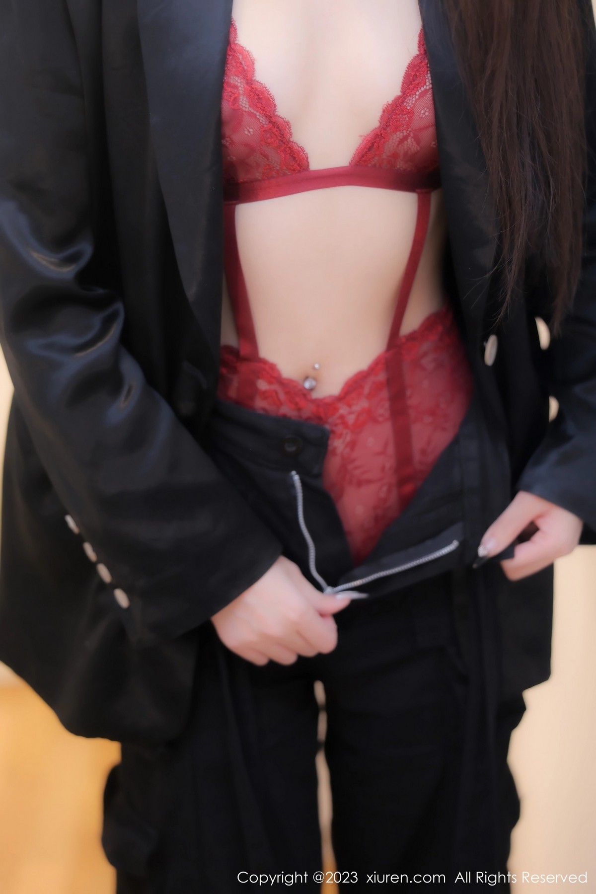 [XiuRen]高清写真图 2023.03.14 No.6409 四月月 黑丝美腿