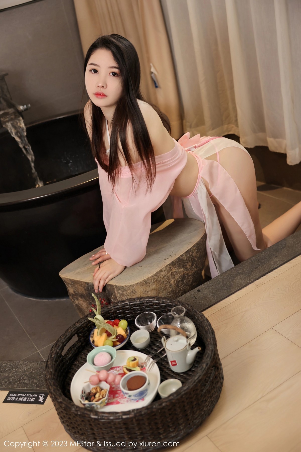 [MFStar]高清写真图 2023.04.23 VOL.612 樱桃小犊子 妩媚美臀