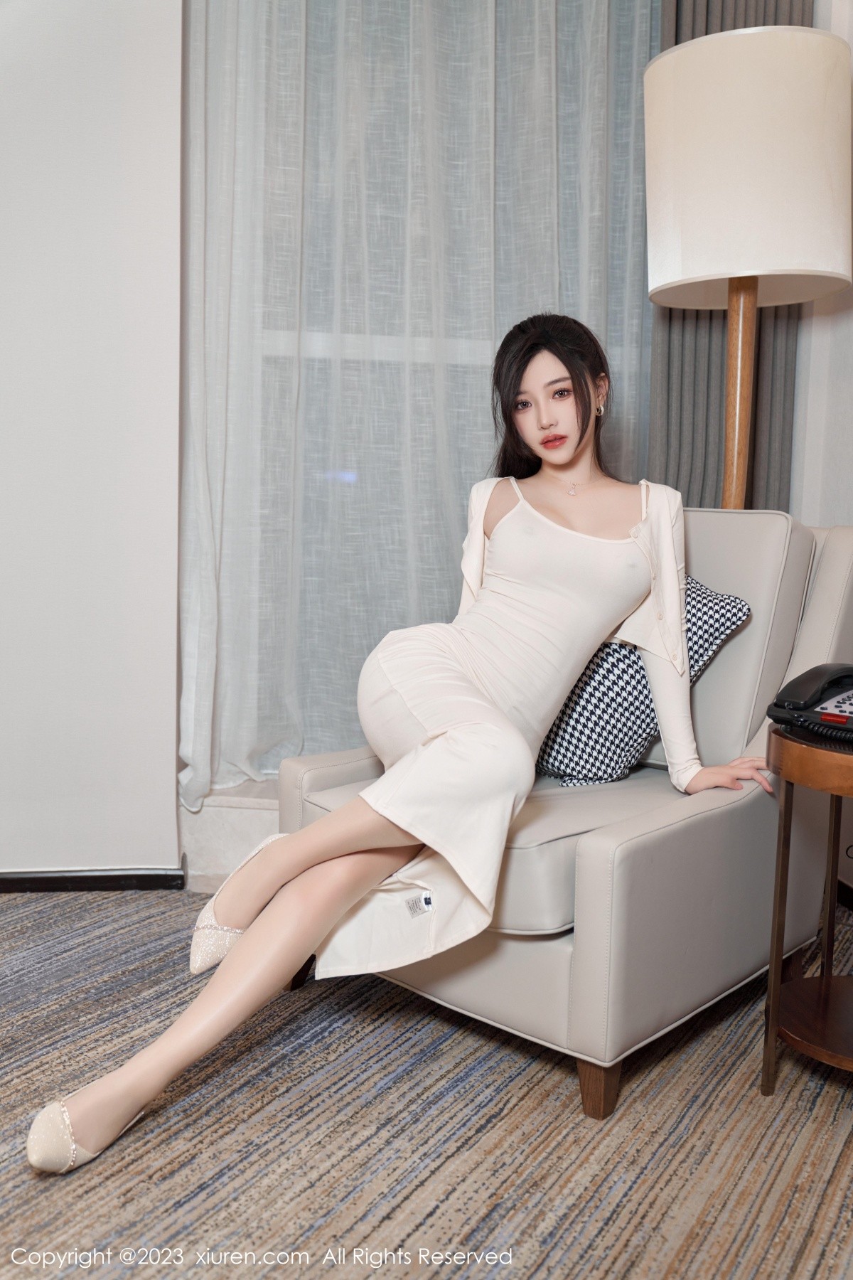 [XiuRen]高清写真图 2023.05.18 No.6761 妙可可Cheese 丝袜美腿