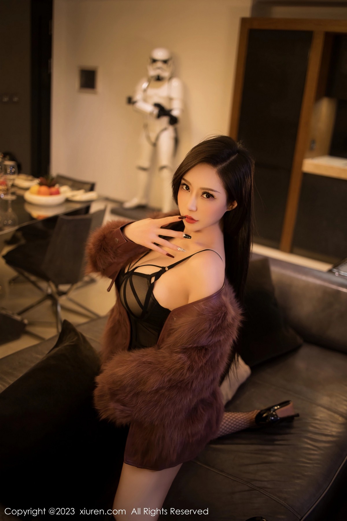 [XiuRen]高清写真图 2023.06.14 No.6908 大琪琪Emily 黑丝美腿