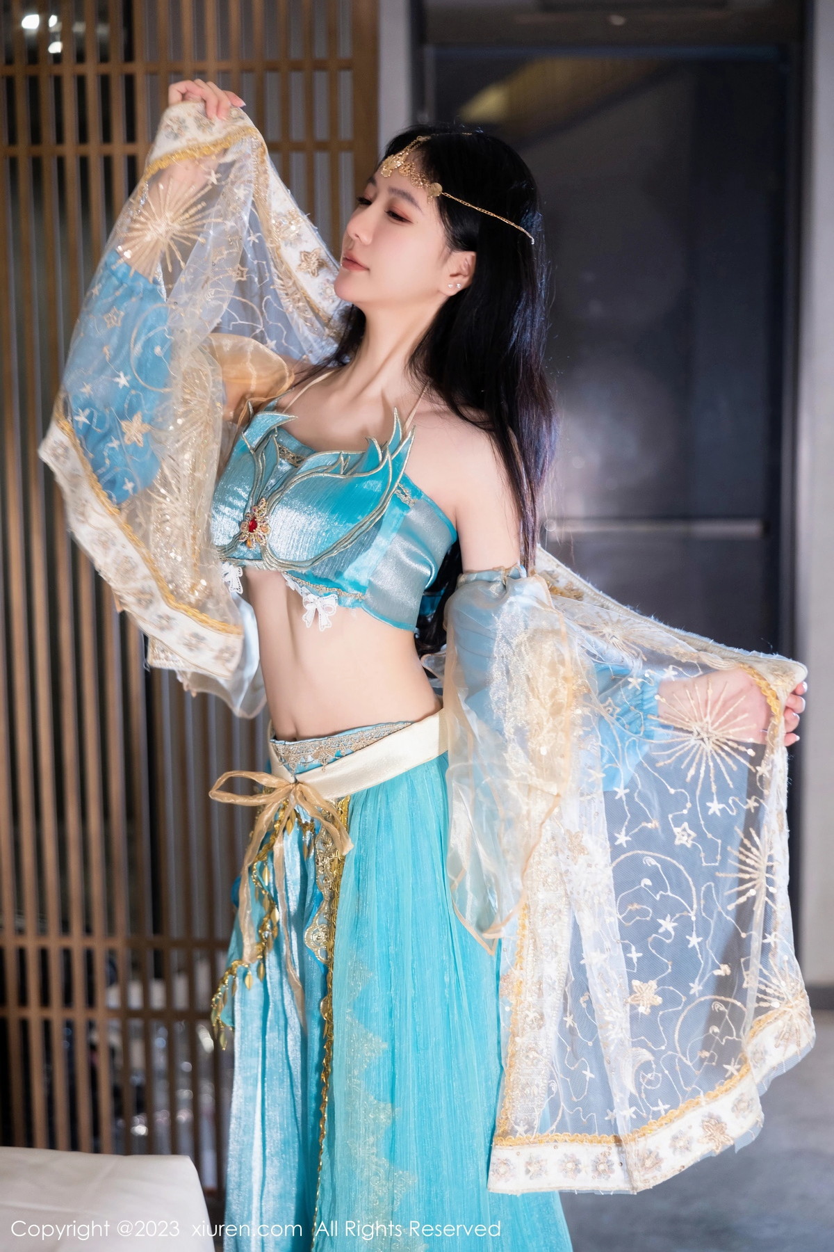 [XiuRen]高清写真图 2023.10.07 No.7469 幼幼 西域舞娘 美腿