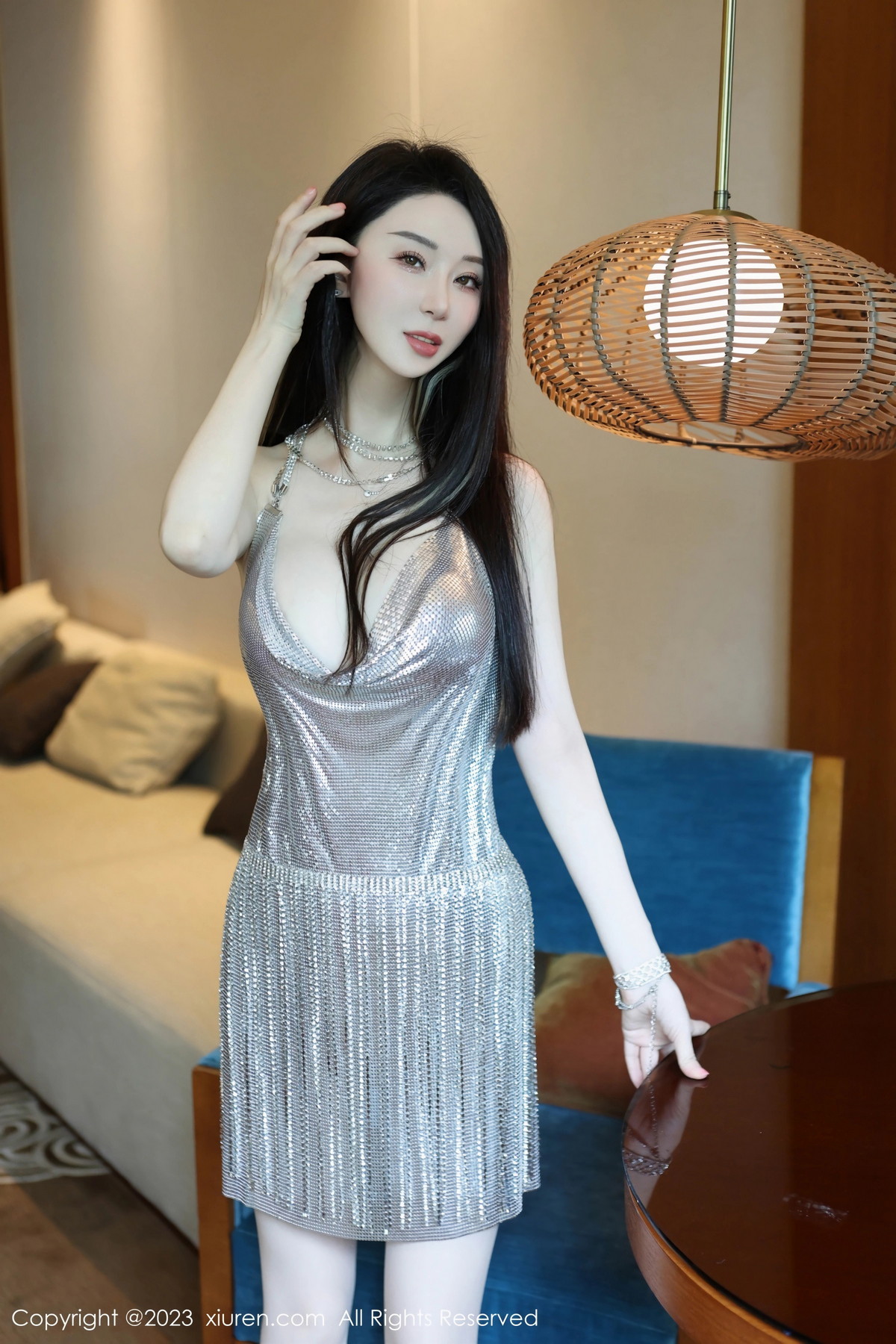 [XiuRen]高清写真图 2023.10.10 No.7483 田兮白 新人美腿