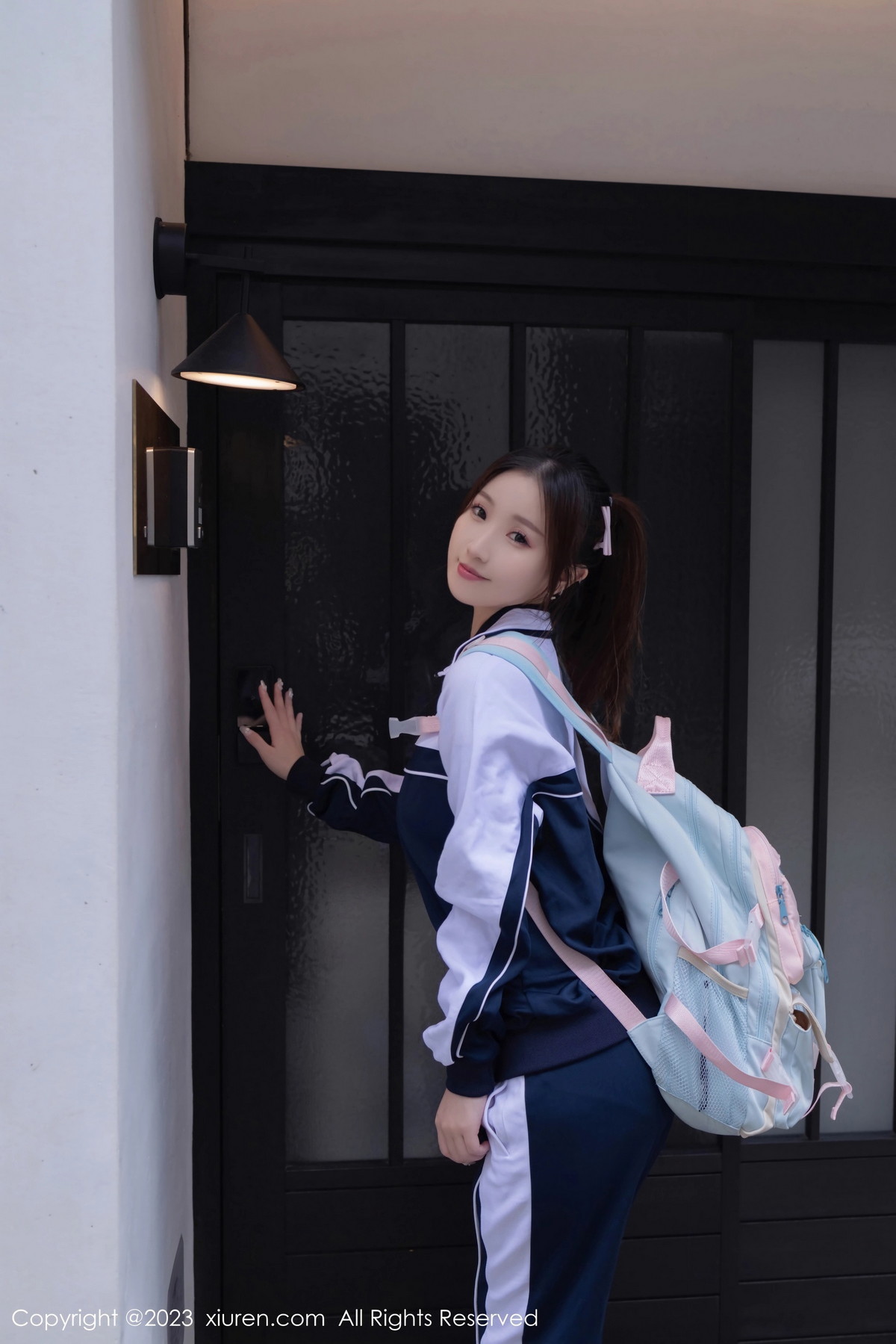 [XiuRen]高清写真图 2023.10.18 No.7528 杏子Yada 制服美腿