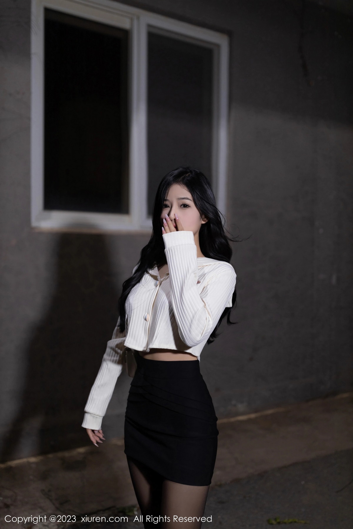 [XiuRen]高清写真图 2023.10.31 No.7588 谭小灵 黑丝美腿