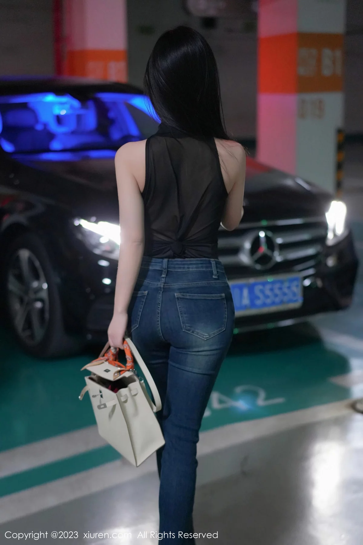 [XiuRen]高清写真图 2023.12.22 No.7853 谭小灵 牛仔裤美腿