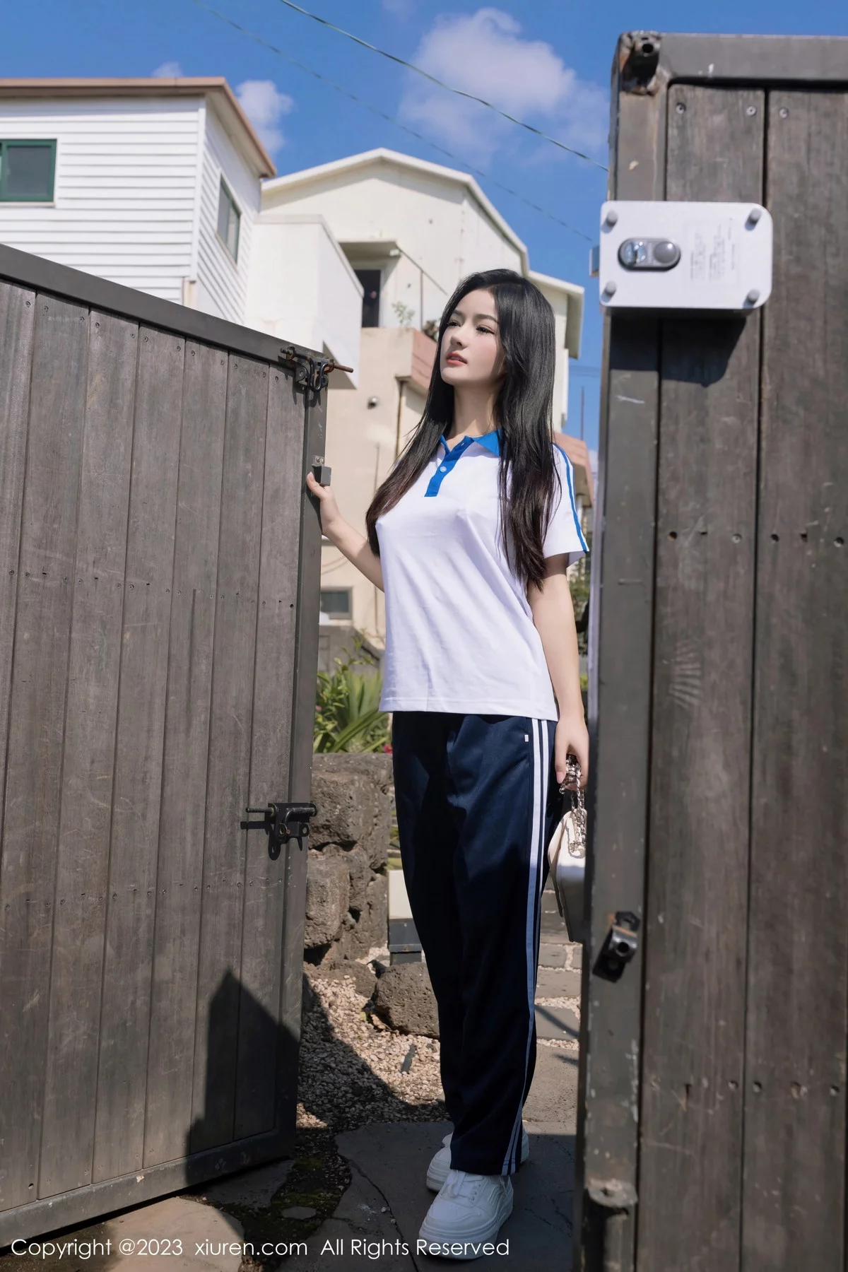 [XiuRen]高清写真图 2023.12.27 No.7876 谭小灵 制服美腿