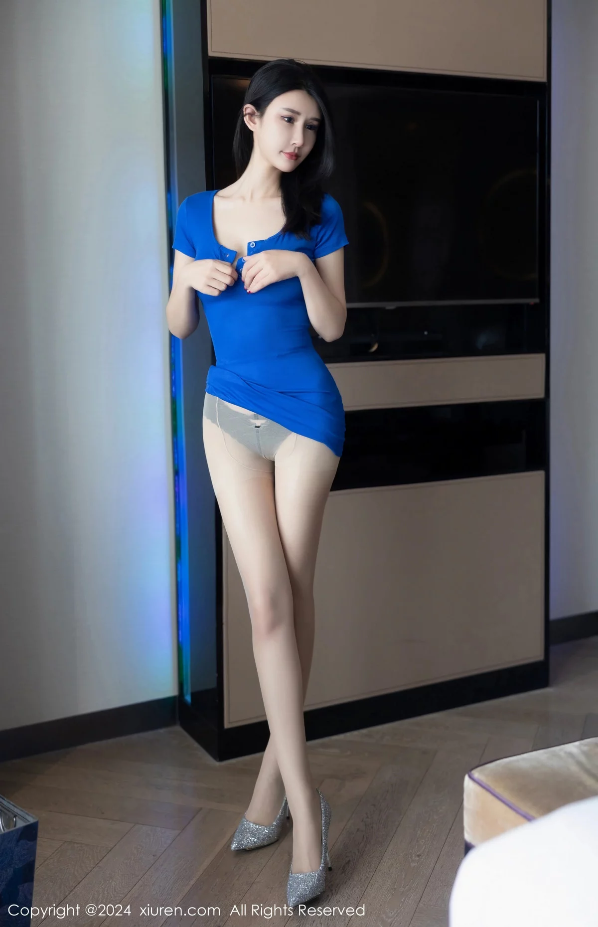 [XiuRen]高清写真图 2024.01.03 No.7900 艺艺yiyi 丝袜美腿