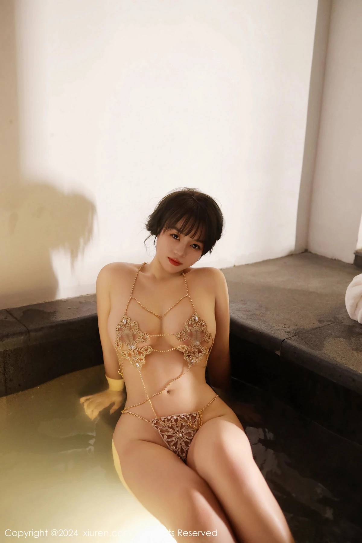 [XiuRen]高清写真图 2024.02.06 No.8075 沈思怡 丰腴美臀