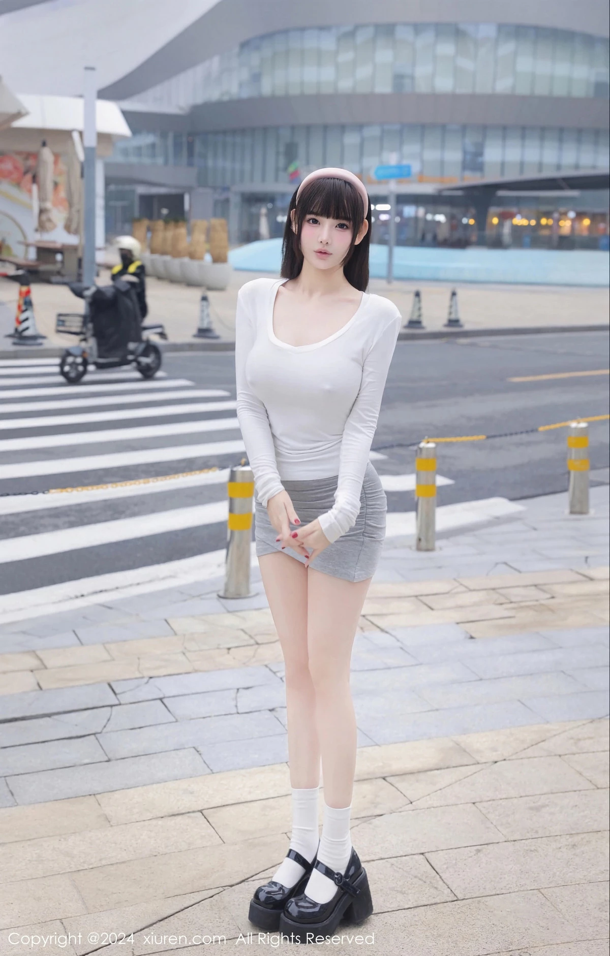 [XiuRen]高清写真图 2024.02.08 No.8089 李可可 短裙美腿