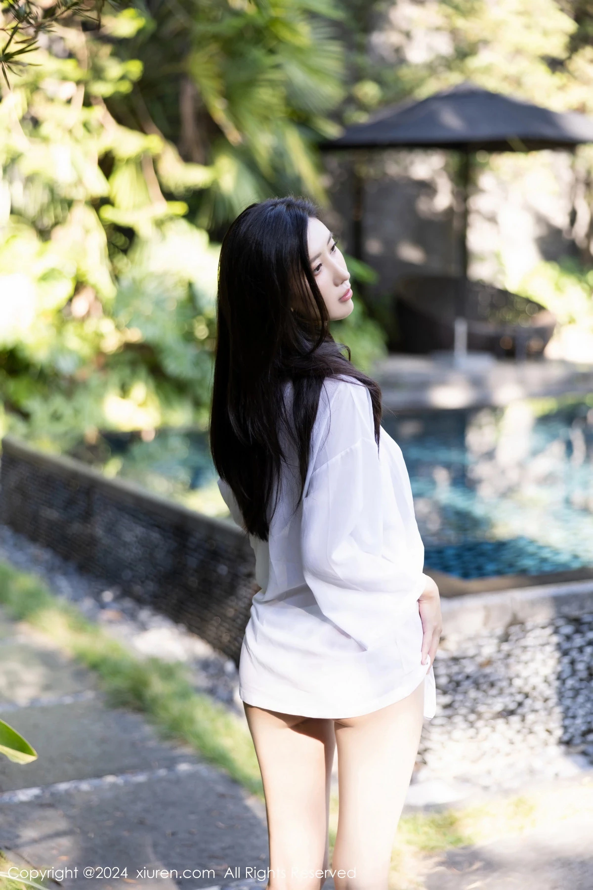 [XiuRen]高清写真图 2024.03.06 No.8183 章芃芃 比基尼美腿