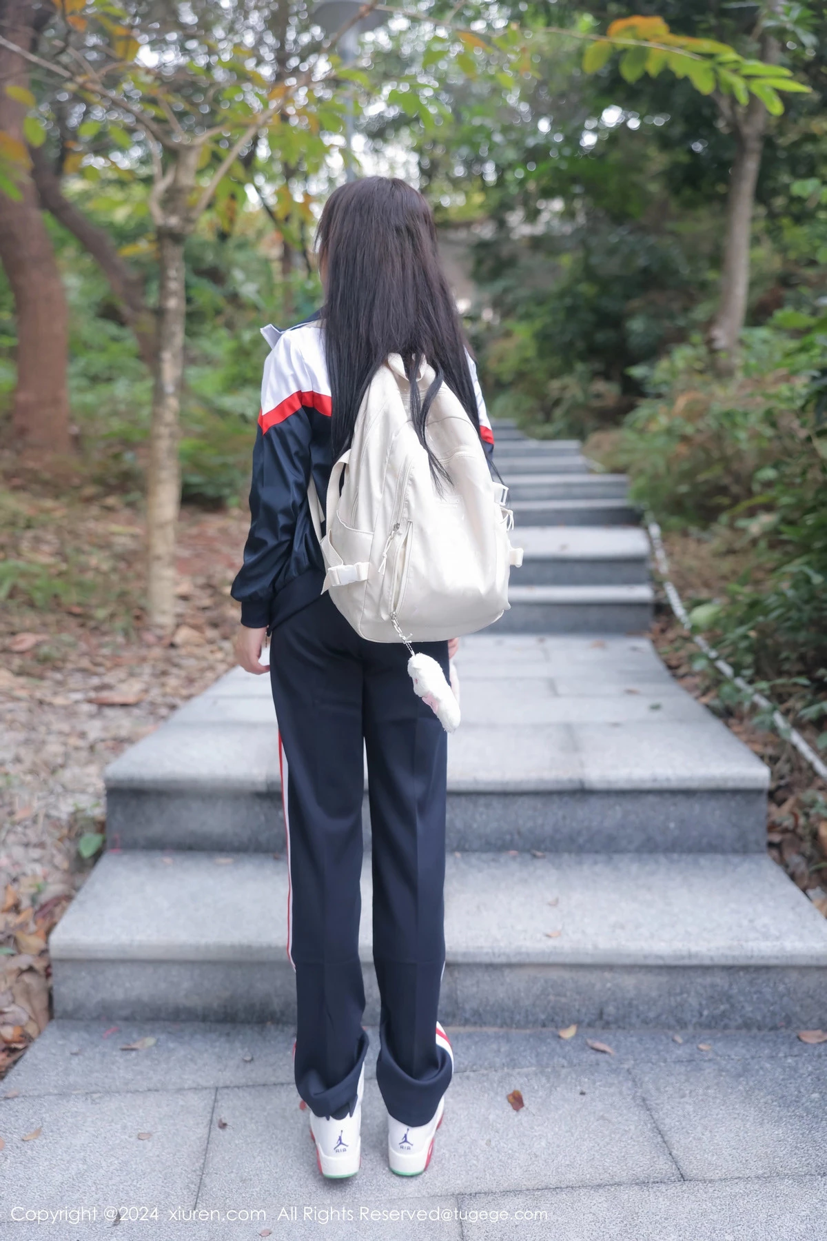 [XiuRen]高清写真图 2024.04.02 No.8335 小薯条nienie 美臀性感
