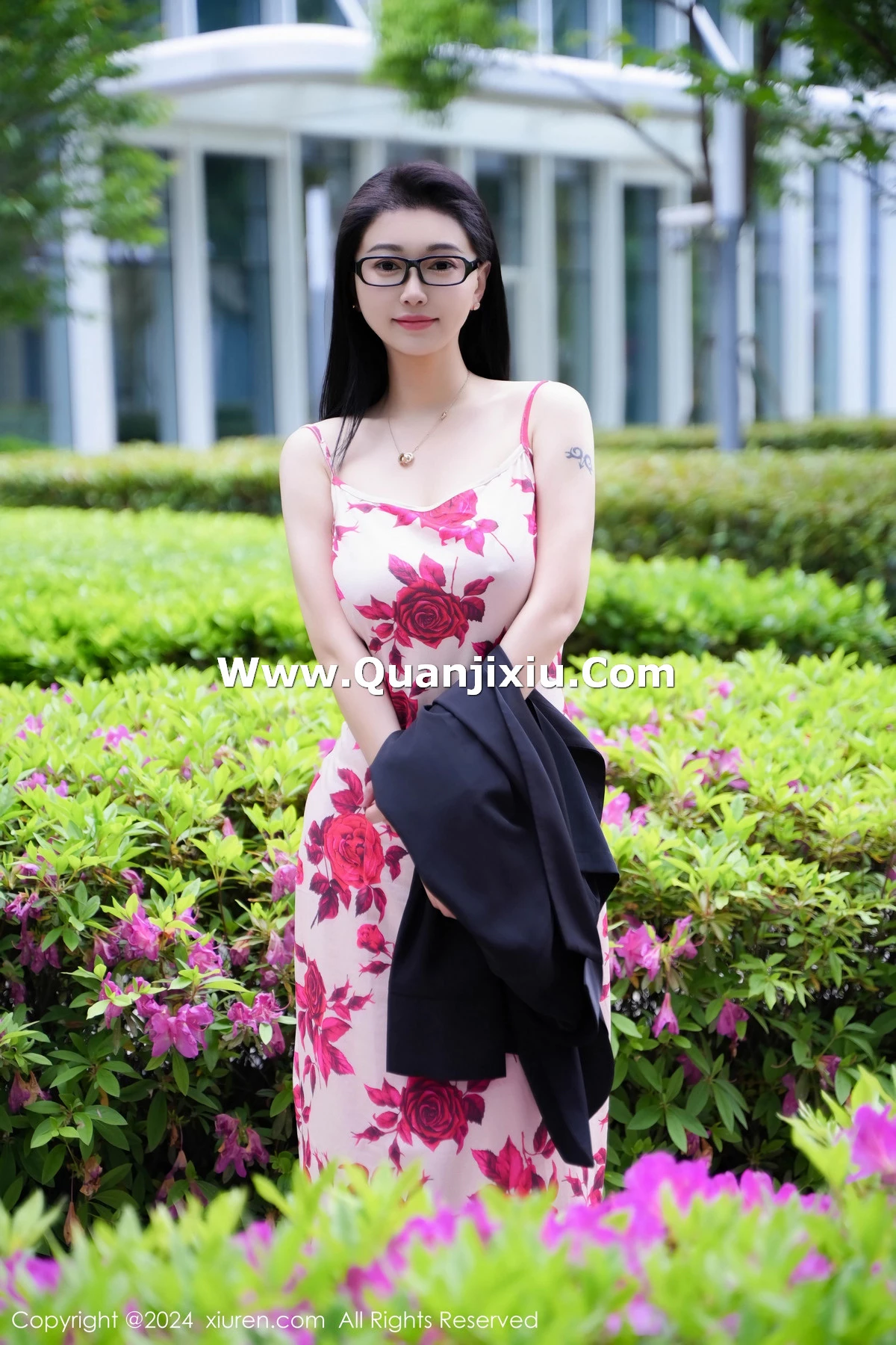 [XiuRen]高清写真图 2024.04.29 No.8468 雅茹老师 长裙美臀
