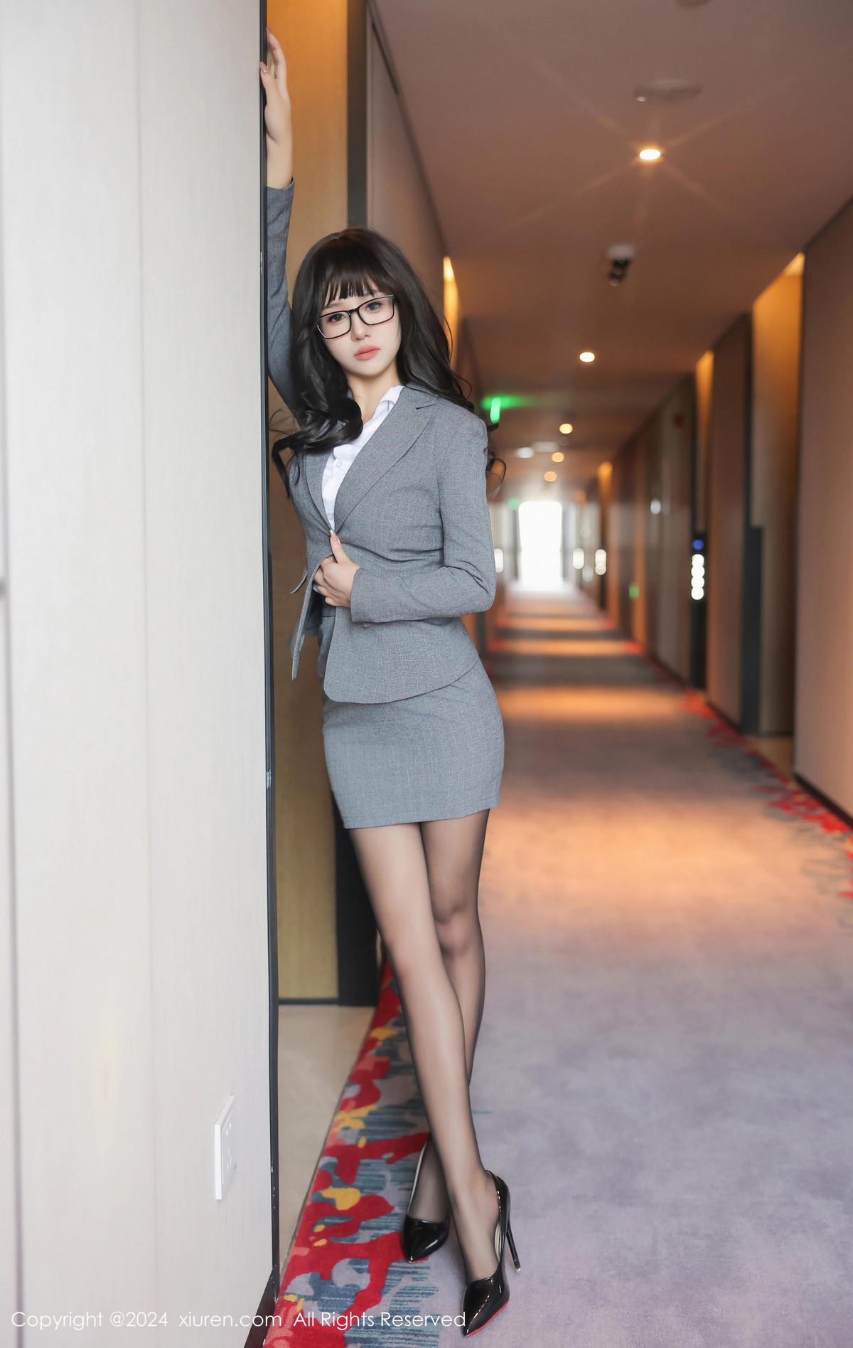 [XiuRen]高清写真图 2024.05.07 No.8496 金小依 美腿黑丝