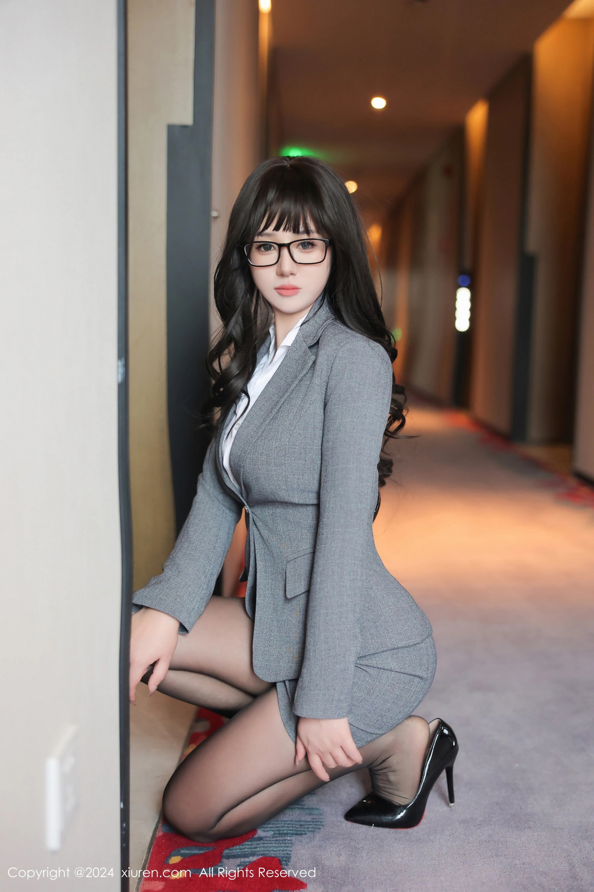 [XiuRen]高清写真图 2024.05.07 No.8496 金小依 美腿黑丝