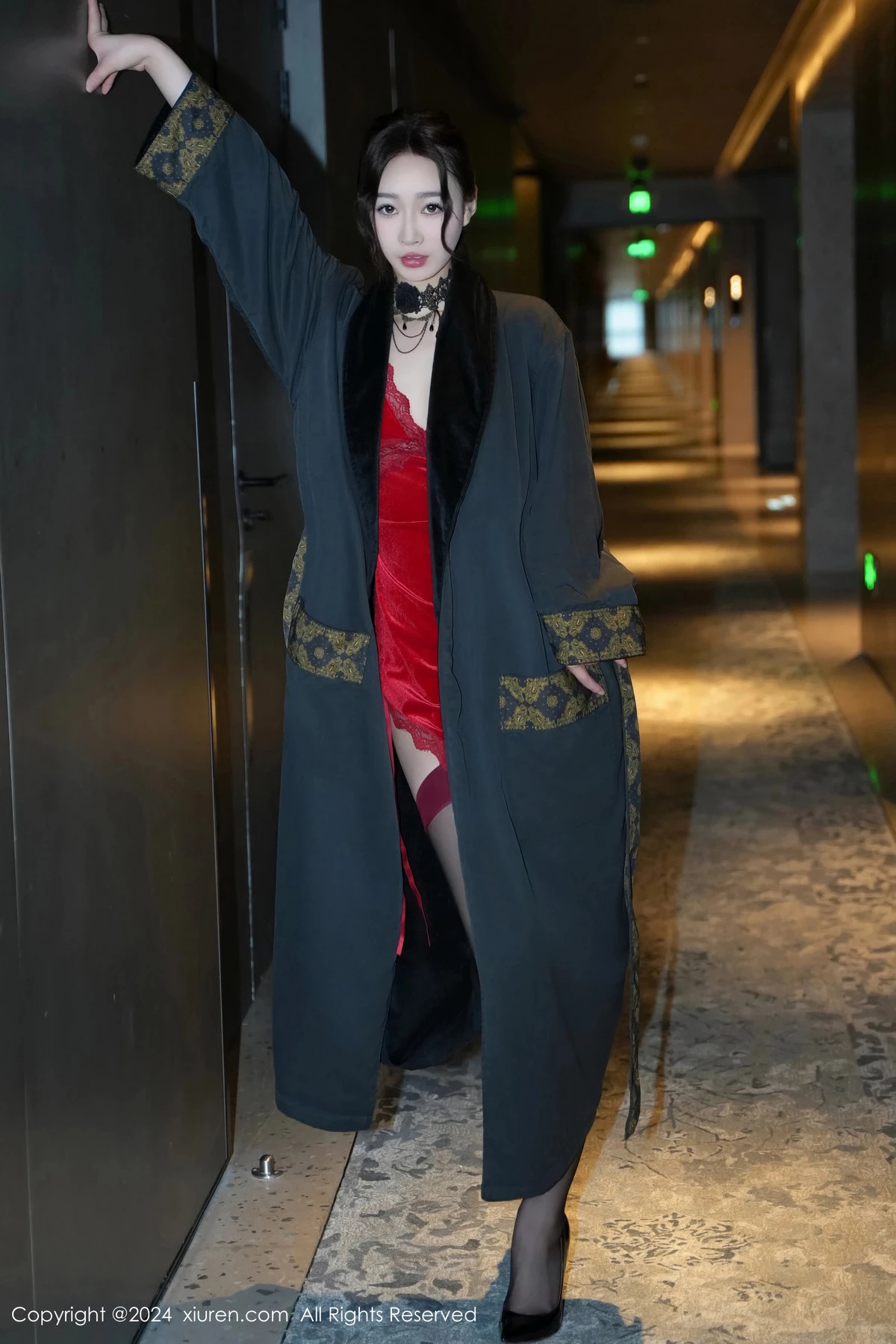 [XiuRen]高清写真图 2024.05.16 No.8547 软糖爱喝奶 黑丝美腿