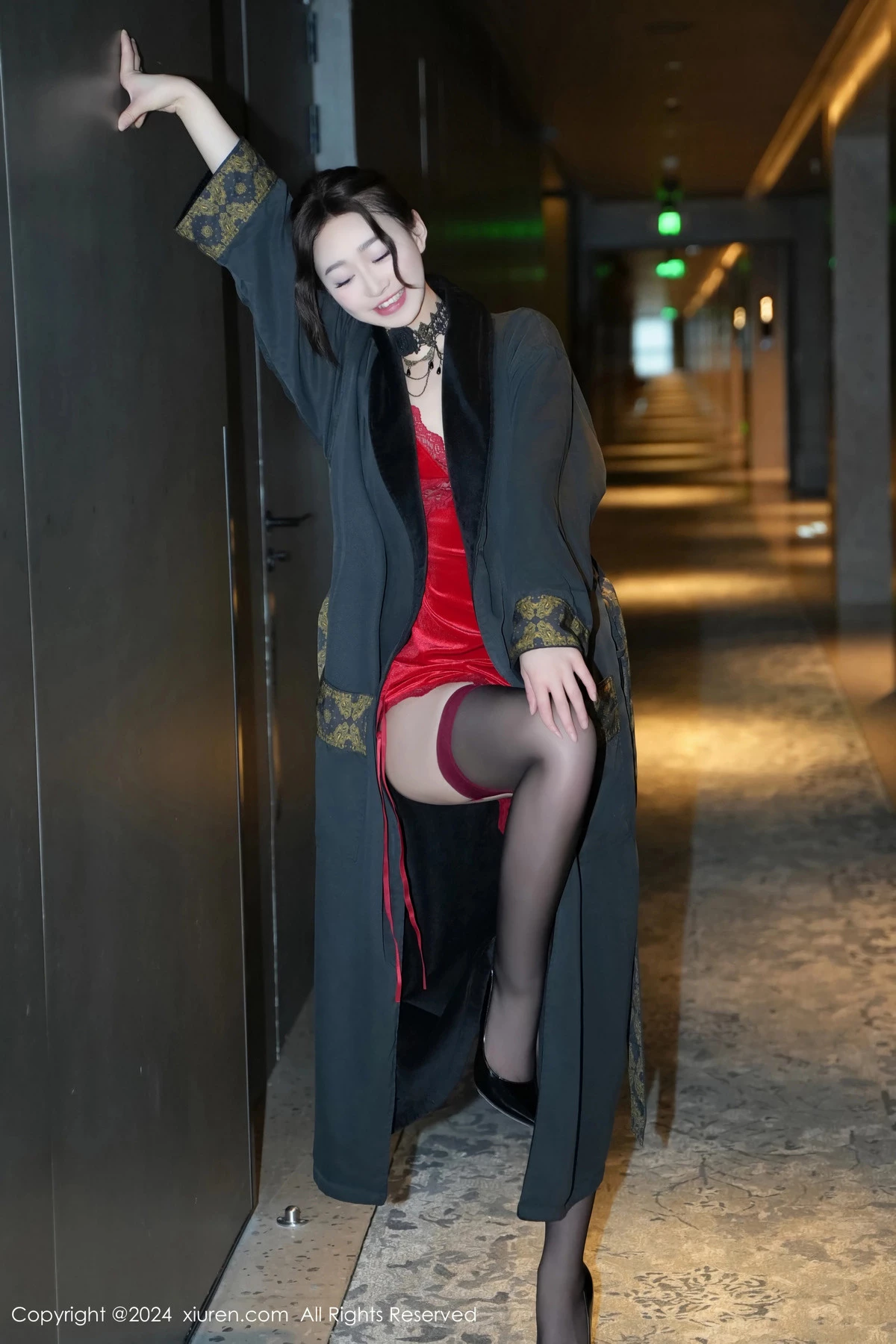 [XiuRen]高清写真图 2024.05.16 No.8547 软糖爱喝奶 黑丝美腿
