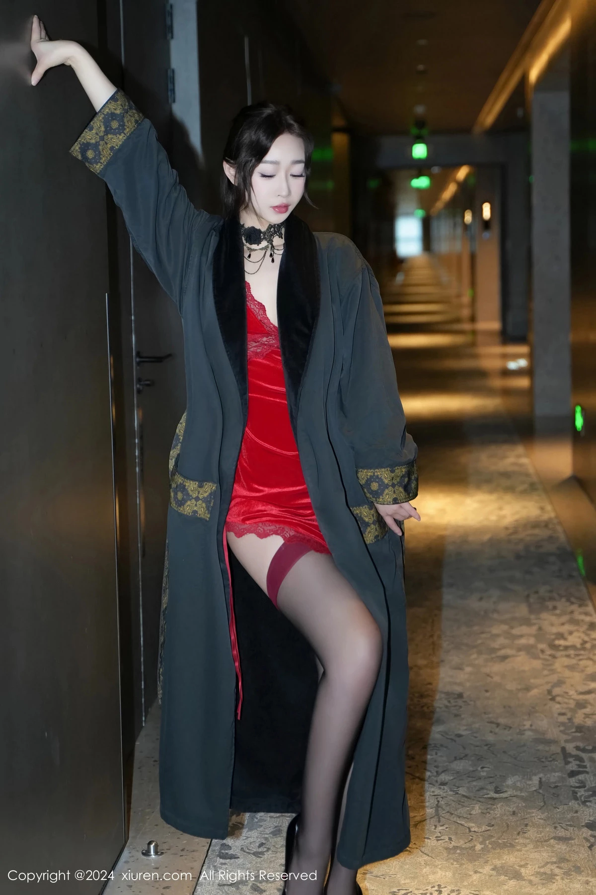 [XiuRen]高清写真图 2024.05.16 No.8547 软糖爱喝奶 黑丝美腿