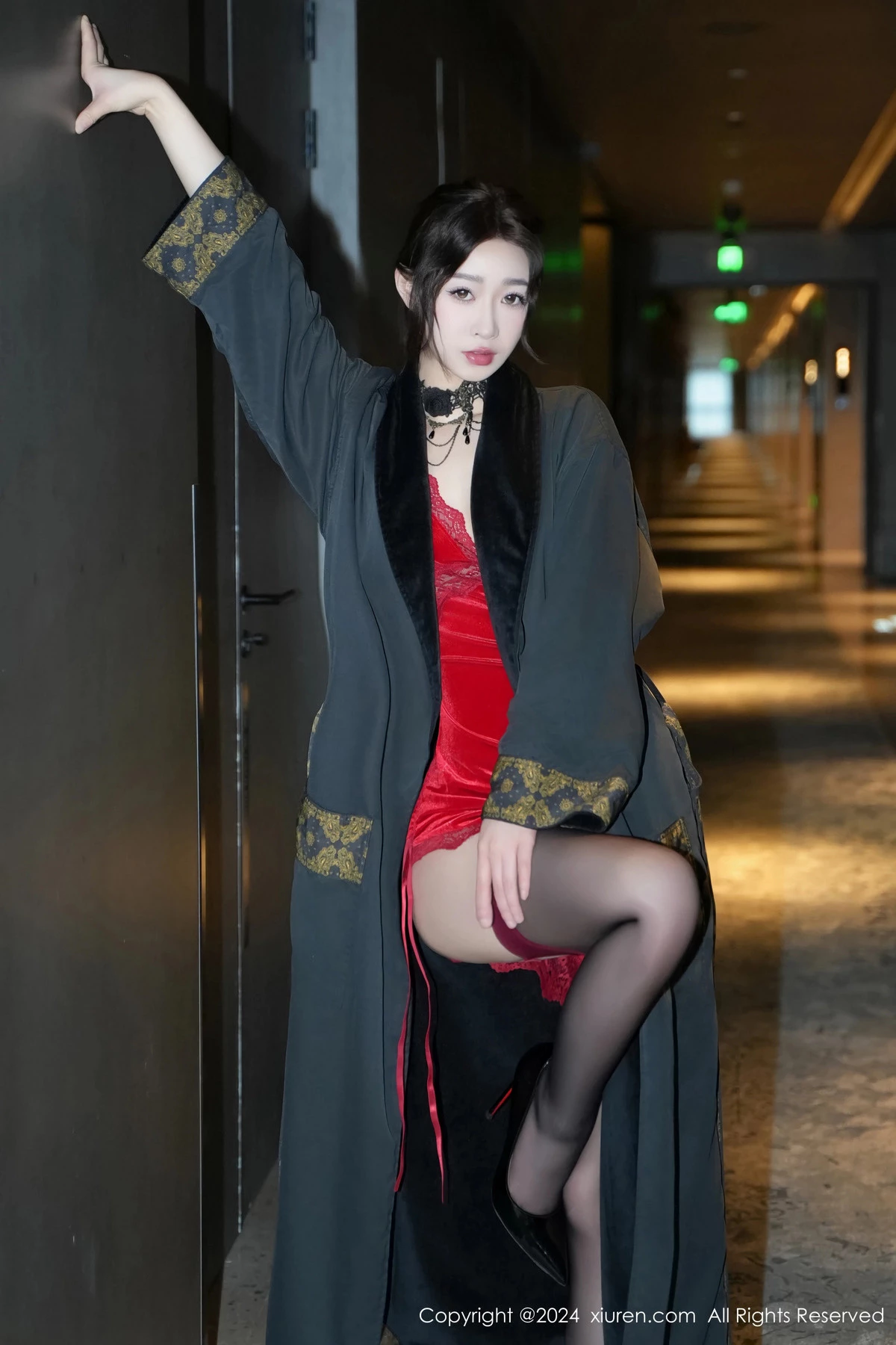 [XiuRen]高清写真图 2024.05.16 No.8547 软糖爱喝奶 黑丝美腿