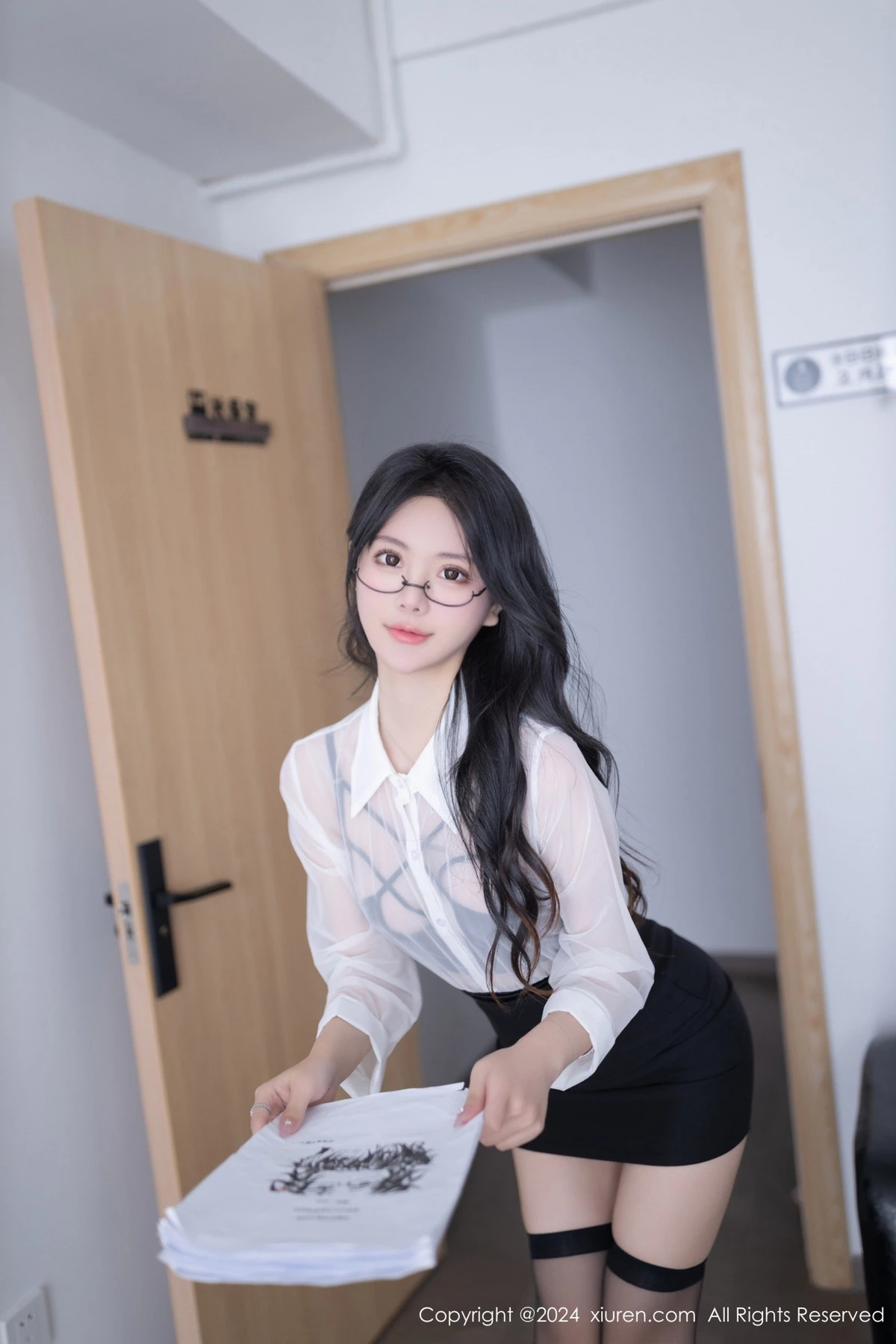 [XiuRen]高清写真图 2024.05.17 No.8560 幼幼 美腿黑丝