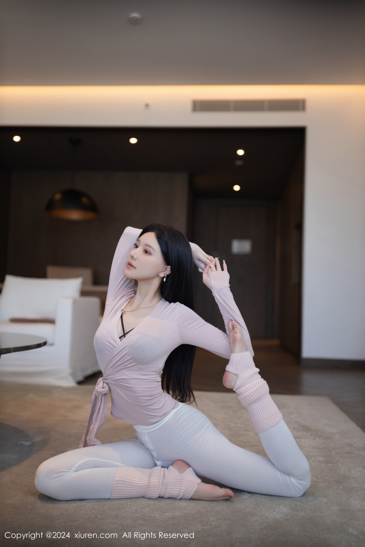 [XiuRen]高清写真图 2024.06.14 No.8705 幼幼 丝袜美腿