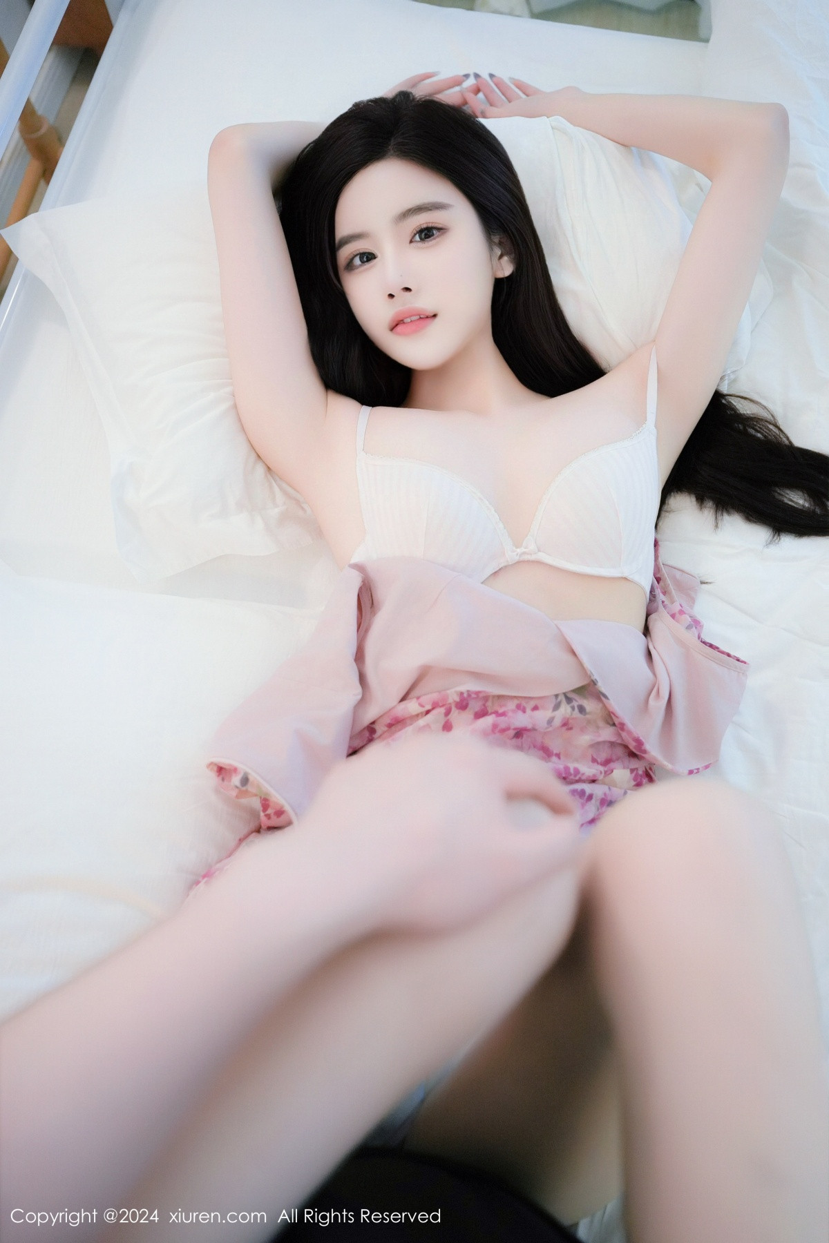 [XiuRen]高清写真图 2024.07.12 No.8855 Erikaki 丝袜美腿