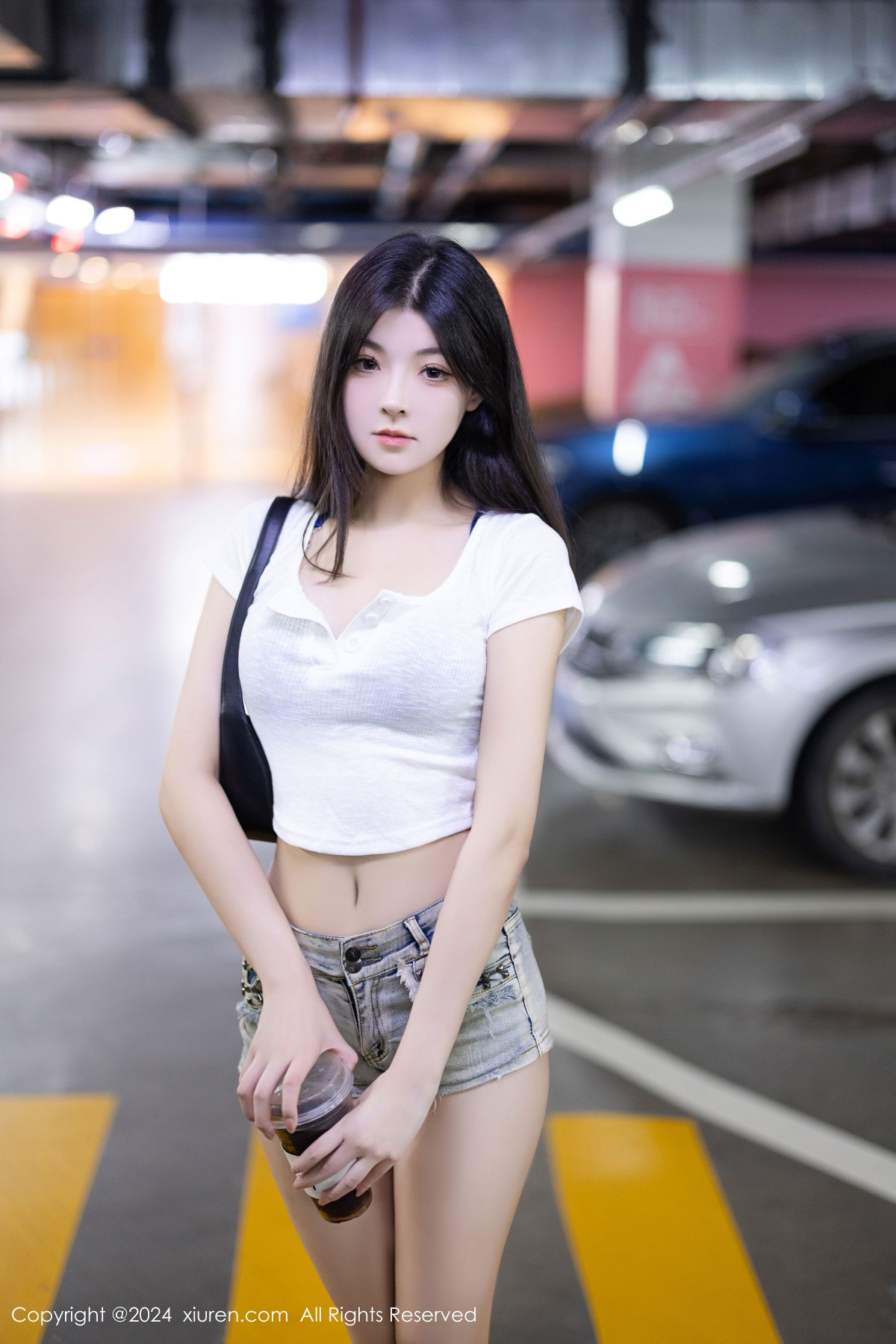 [XiuRen]高清写真图 2024.09.11 No.9141 初梦瑶 丝袜美腿
