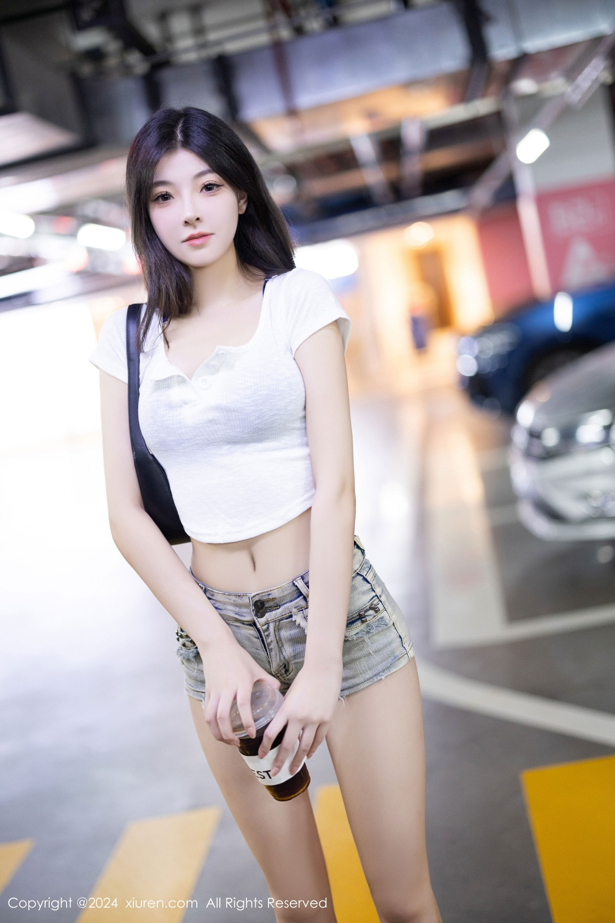 [XiuRen]高清写真图 2024.09.11 No.9141 初梦瑶 丝袜美腿