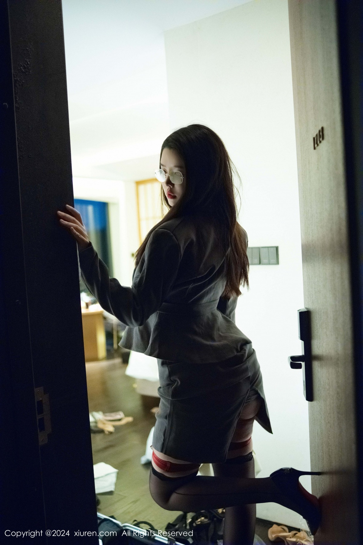 [XiuRen]高清写真图 2024.10.15 No.9287 樱桃小犊子 黑丝美臀