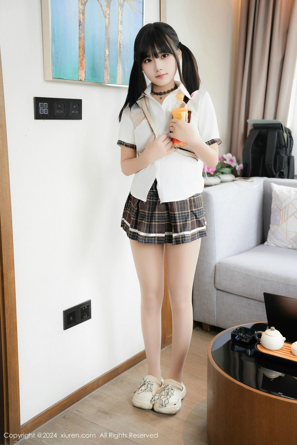 [XiuRen]高清写真图 2024.12.10 No.9573 姚若兮vay 美腿丝袜