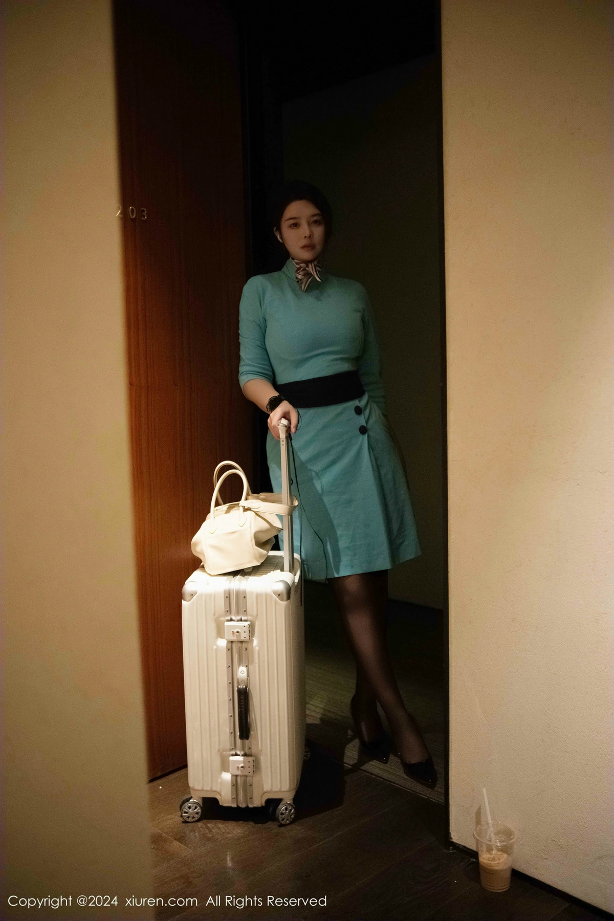 [XiuRen]高清写真图 2024.12.17 No.9609 樱桃小犊子 黑丝美臀