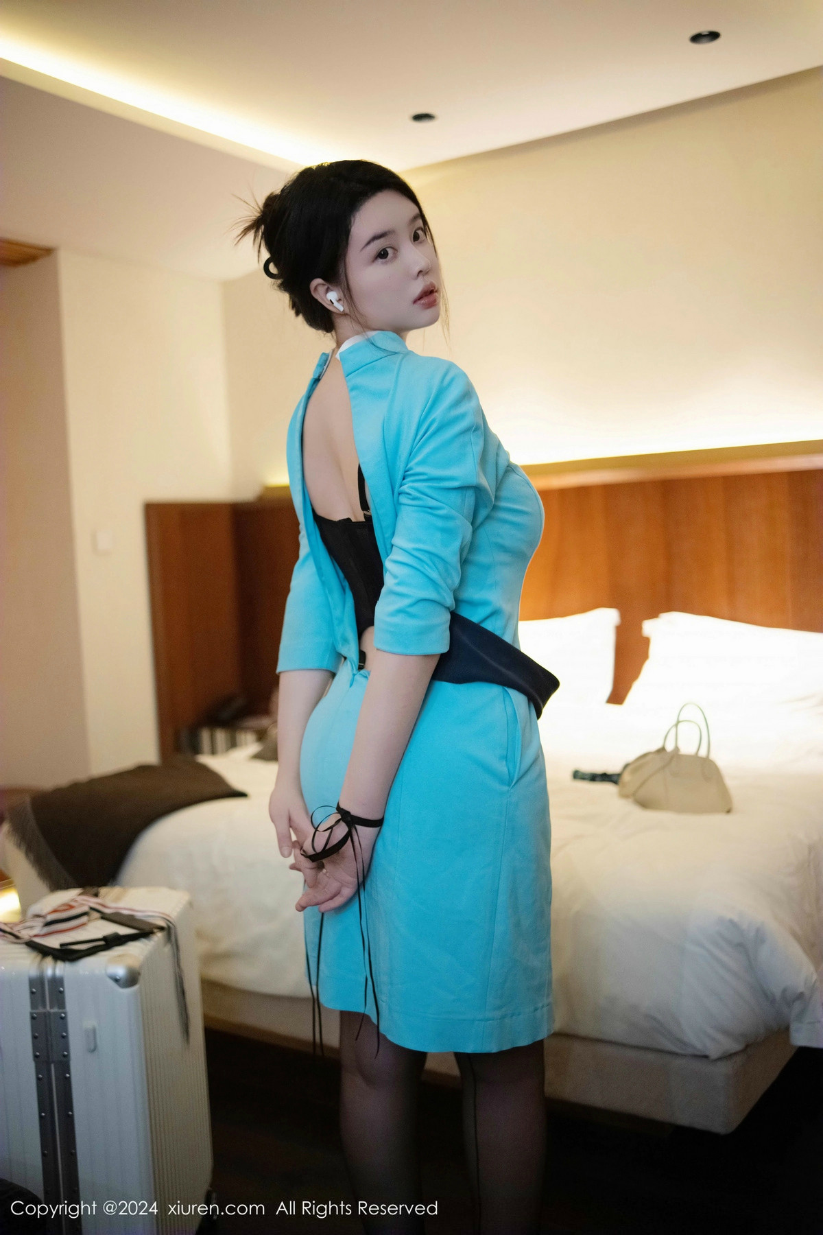 [XiuRen]高清写真图 2024.12.17 No.9609 樱桃小犊子 黑丝美臀