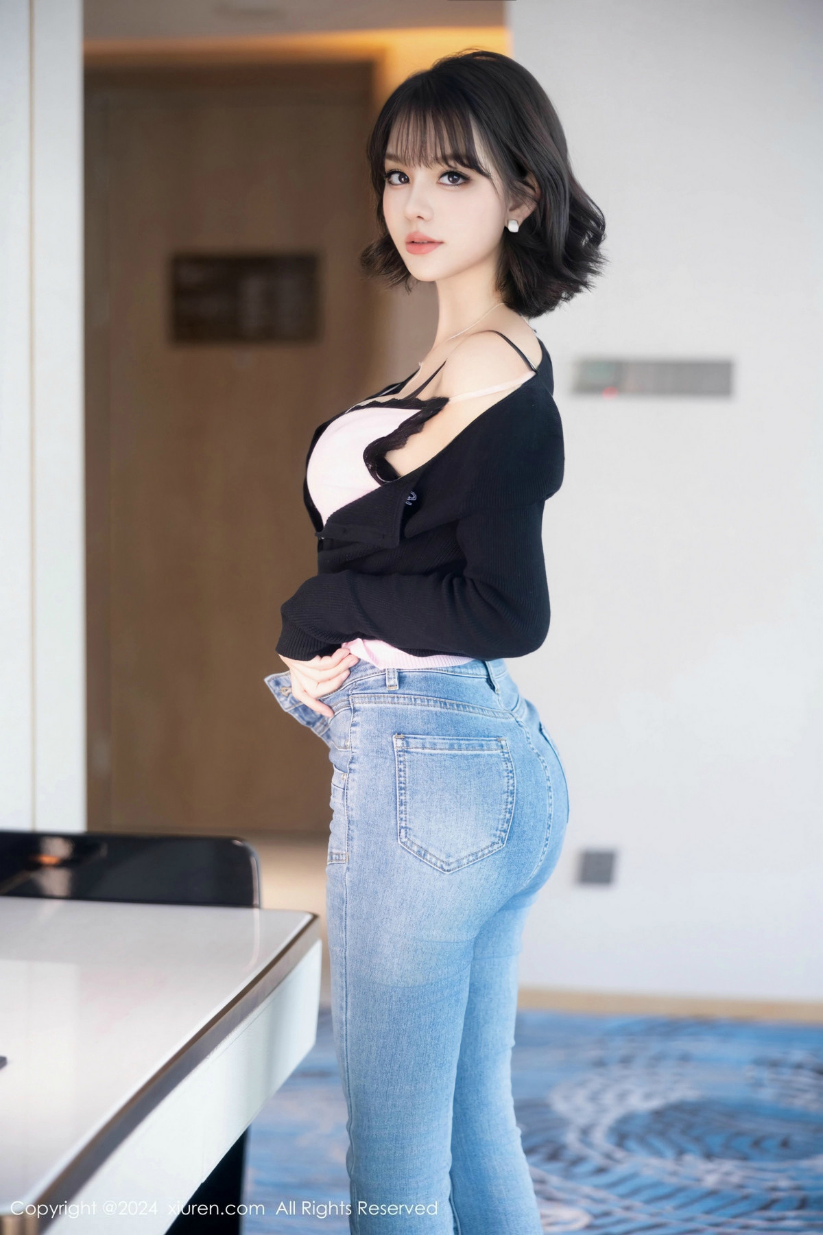 [XiuRen]高清写真图 2024.12.19 No.9620 黎苏苏 黑丝美腿