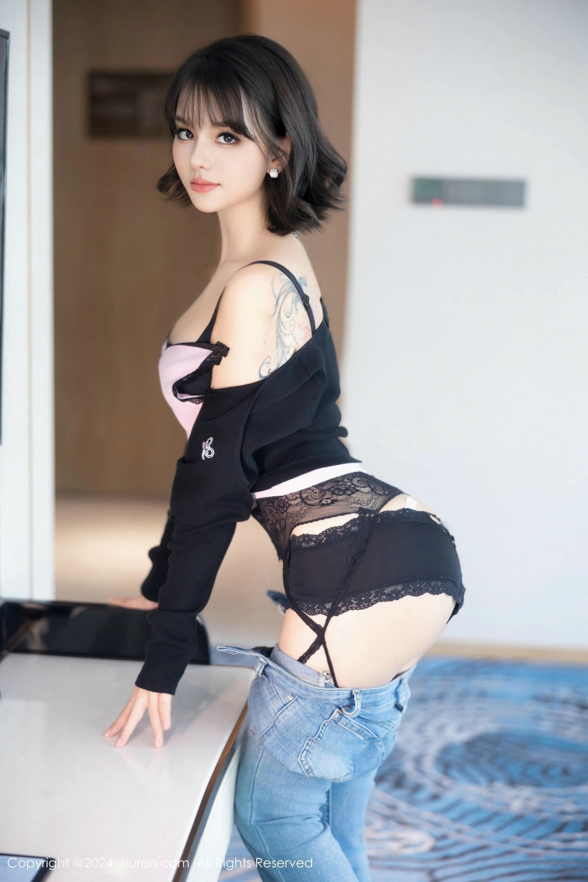 [XiuRen]高清写真图 2024.12.19 No.9620 黎苏苏 黑丝美腿