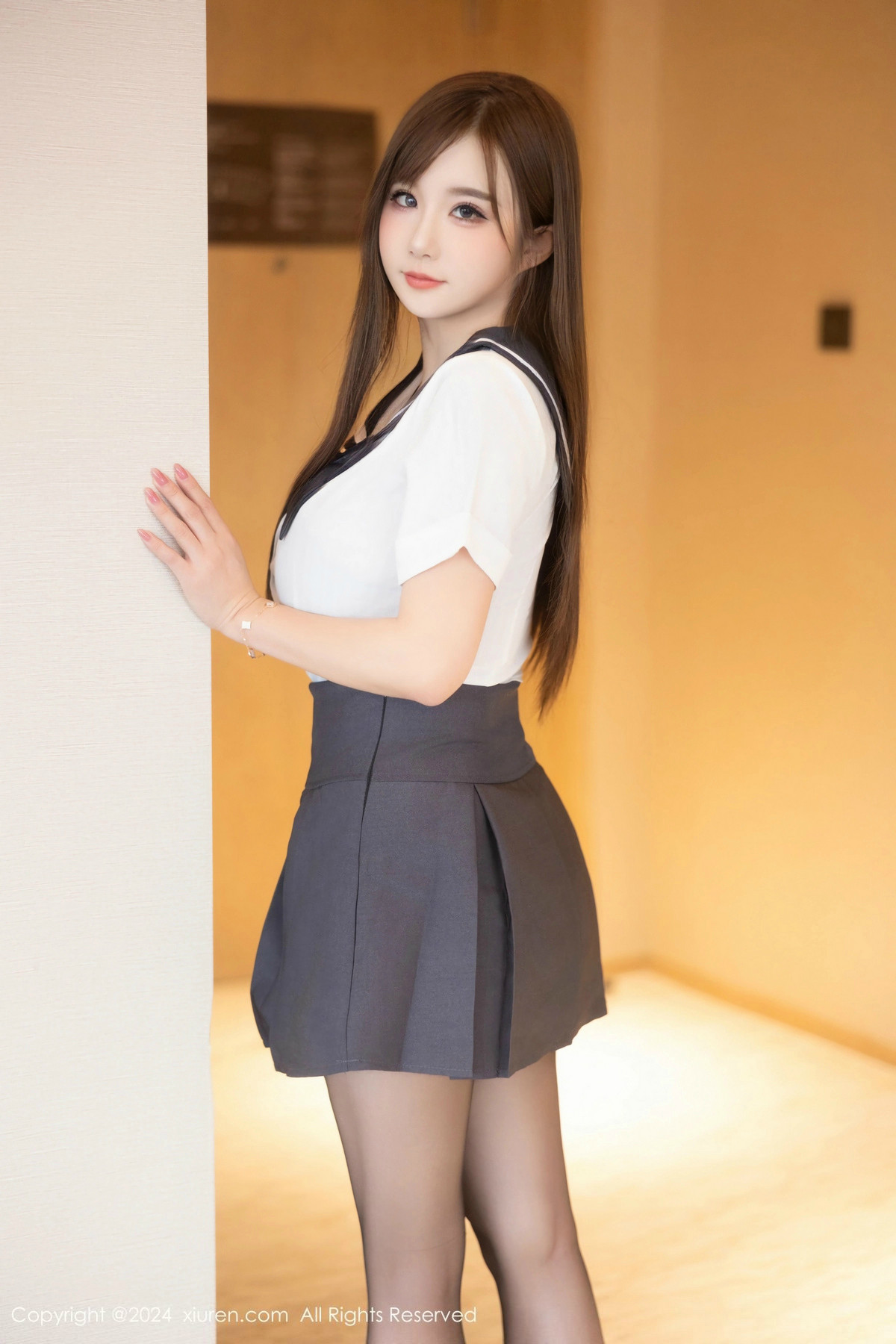 [XiuRen]高清写真图 2024.12.26 No.9663 小肉肉咪 黑丝美腿