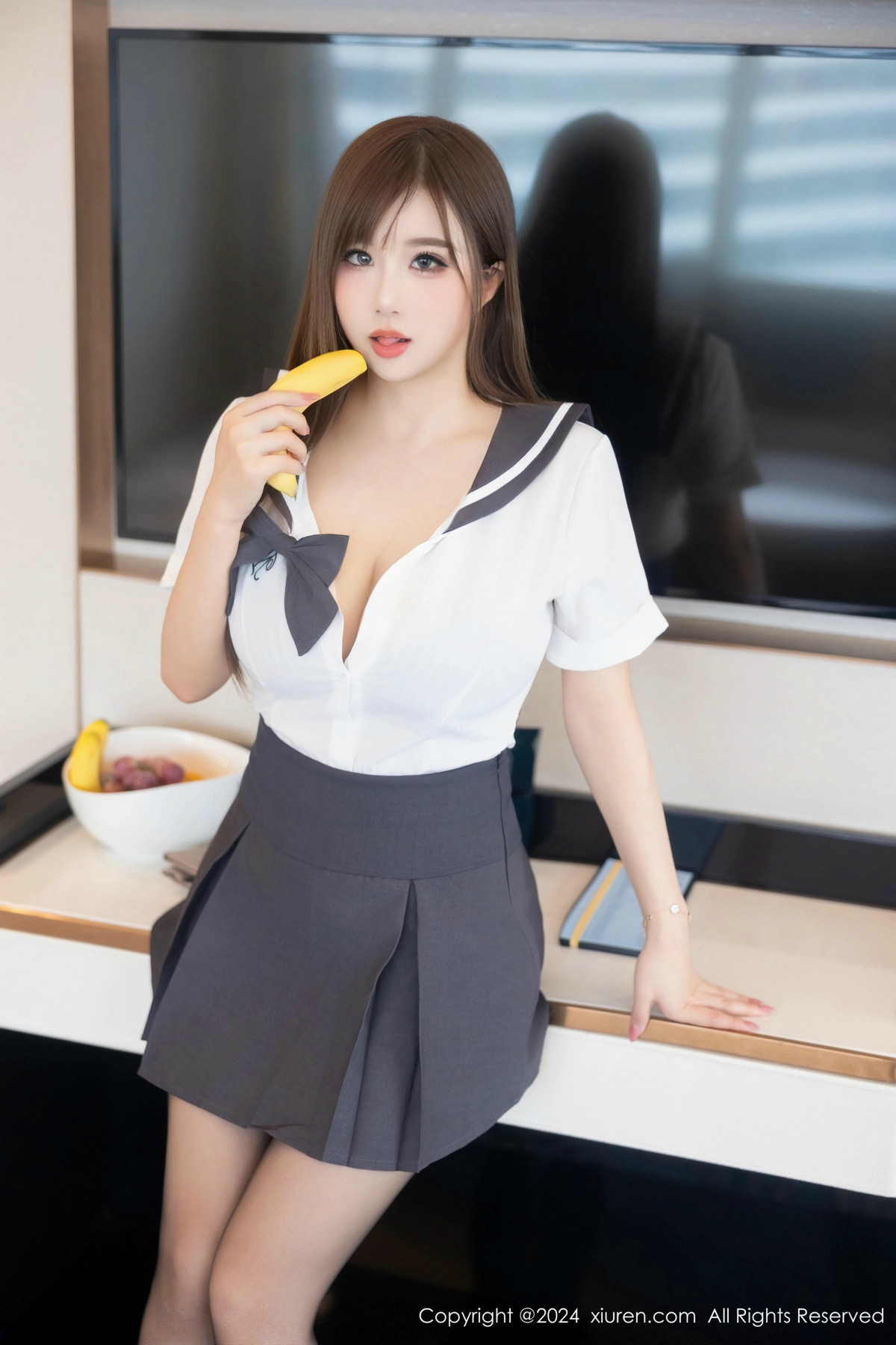 [XiuRen]高清写真图 2024.12.26 No.9663 小肉肉咪 黑丝美腿