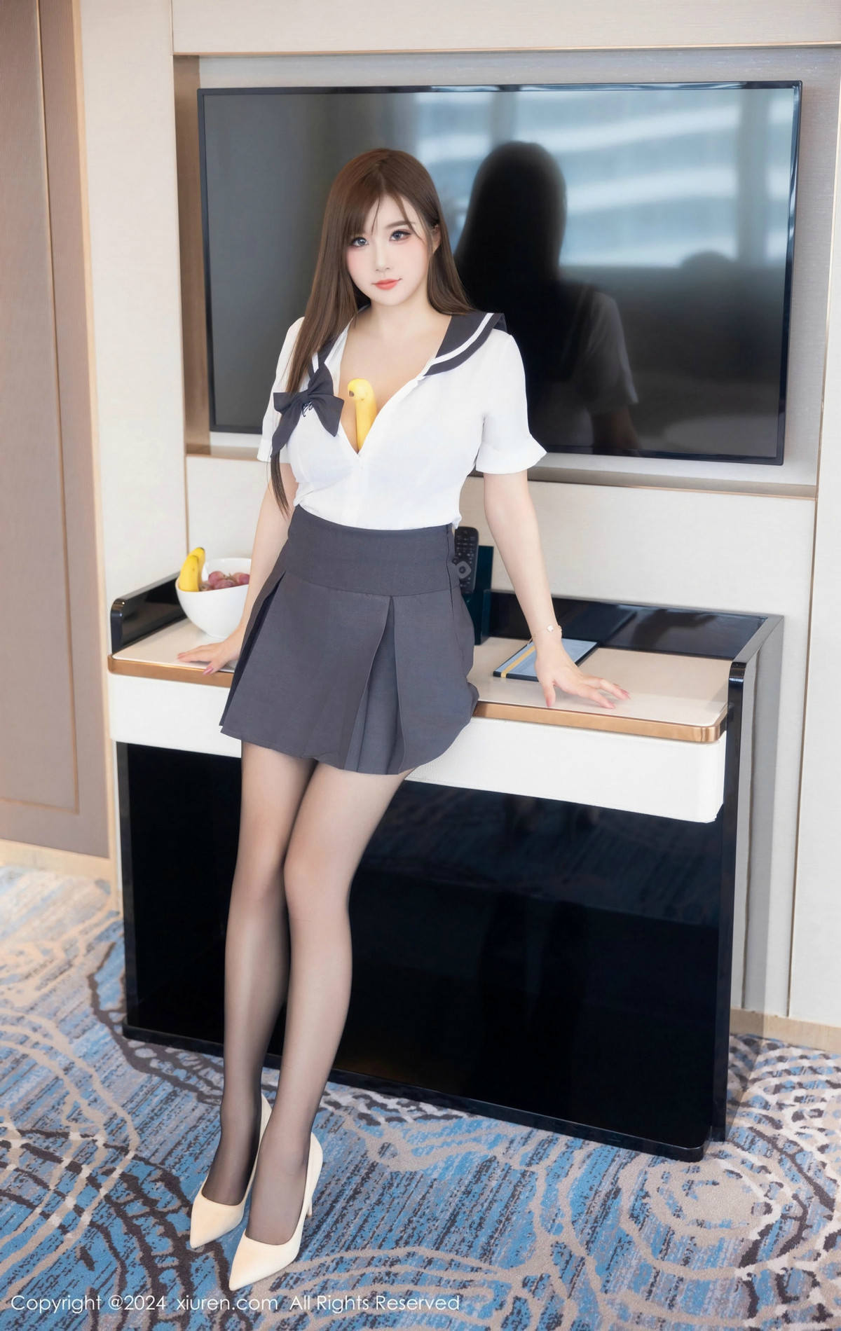 [XiuRen]高清写真图 2024.12.26 No.9663 小肉肉咪 黑丝美腿