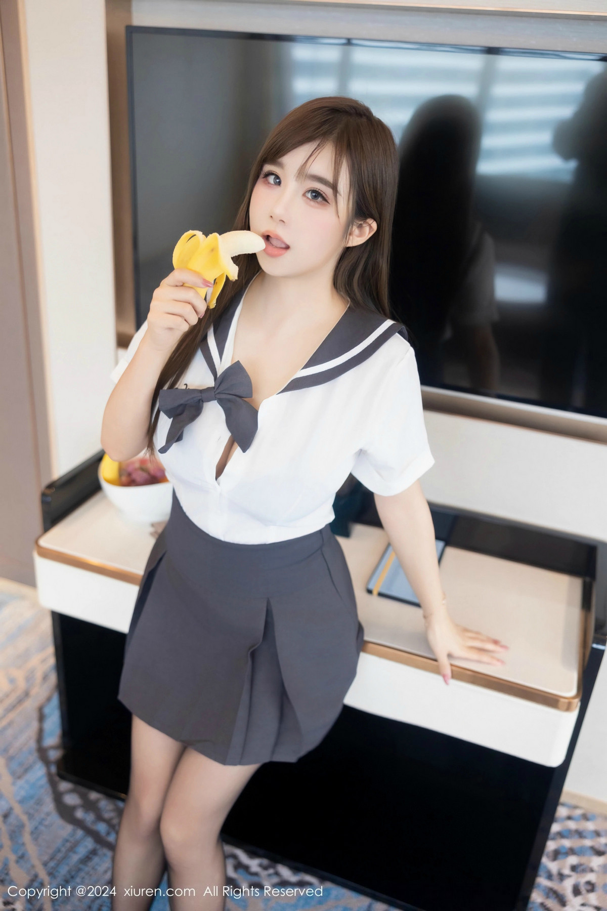 [XiuRen]高清写真图 2024.12.26 No.9663 小肉肉咪 黑丝美腿