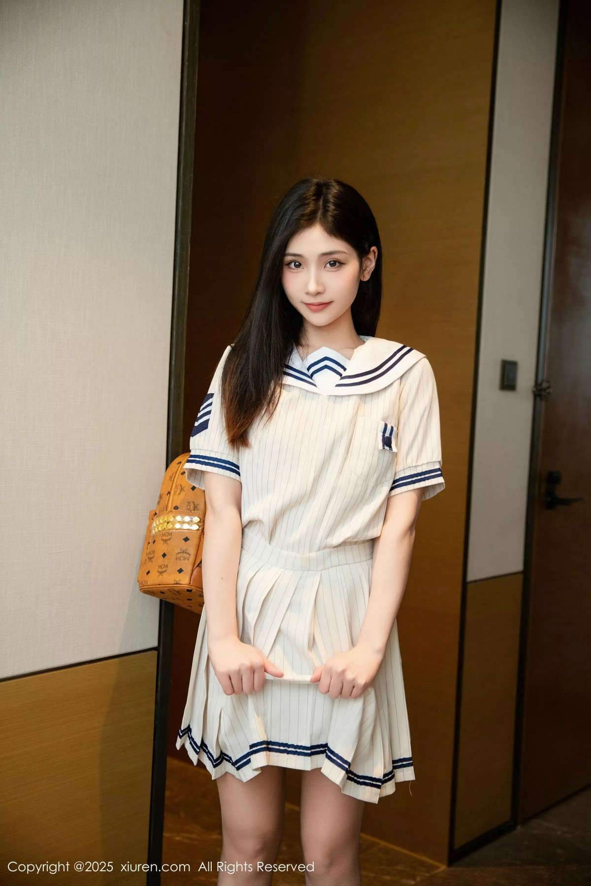 [XiuRen]高清写真图 2025.02.27 No.9942 刘婷婷 丝袜美腿