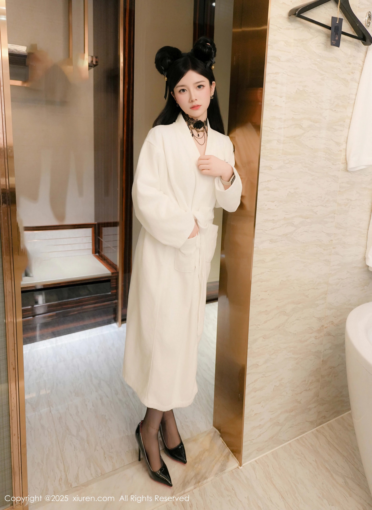 [XiuRen]高清写真图 2025.03.04 No.9961 优酱 黑丝美腿