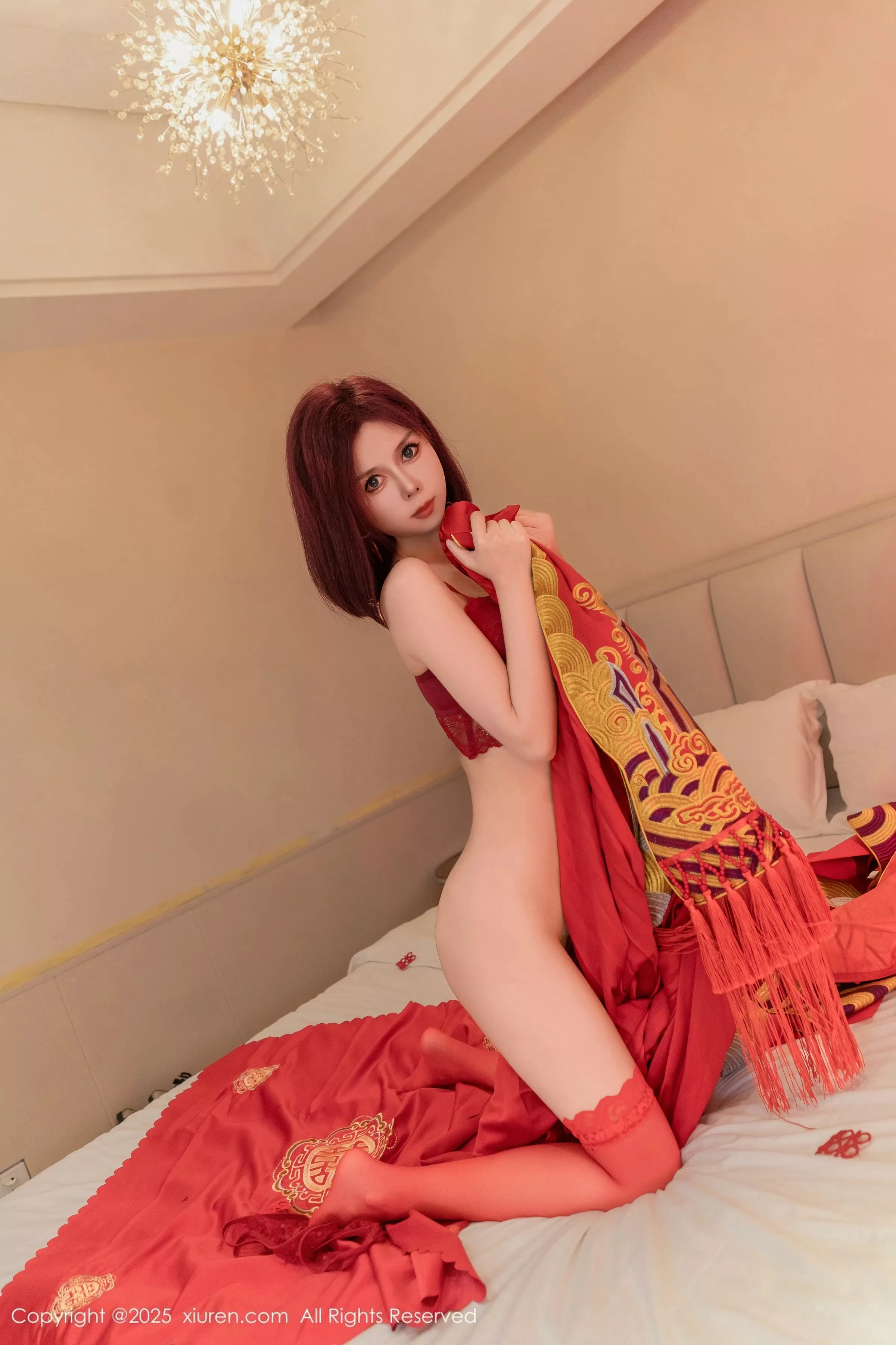 [XiuRen]高清写真图 2025.03.11 No.9995 白芷yy 丝袜美腿