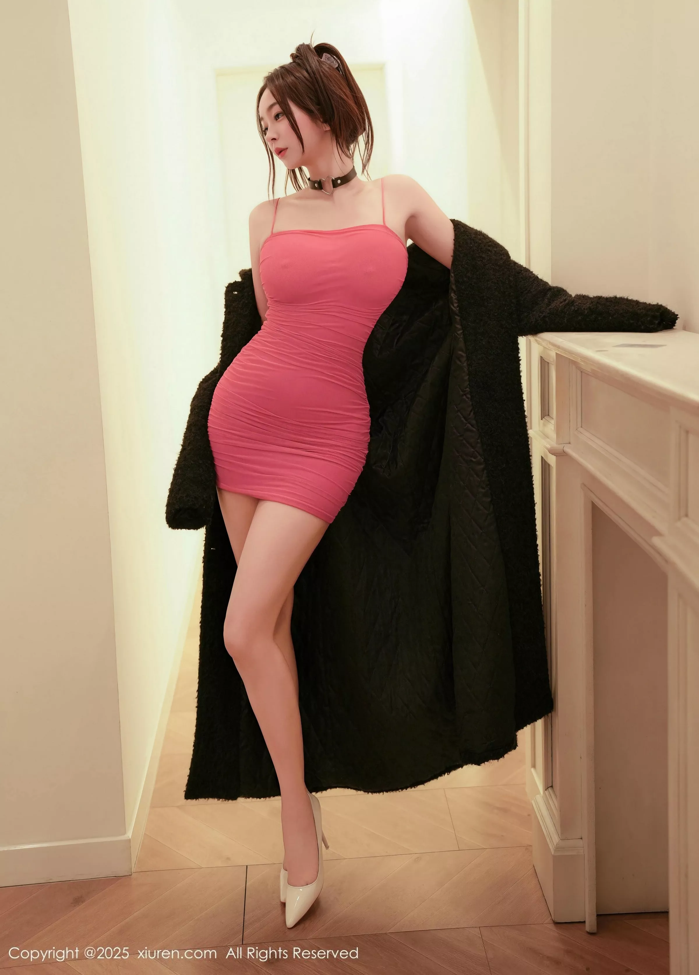 [XiuRen]高清写真图 2025.04.10 No.10132 星星baby 黑色大衣