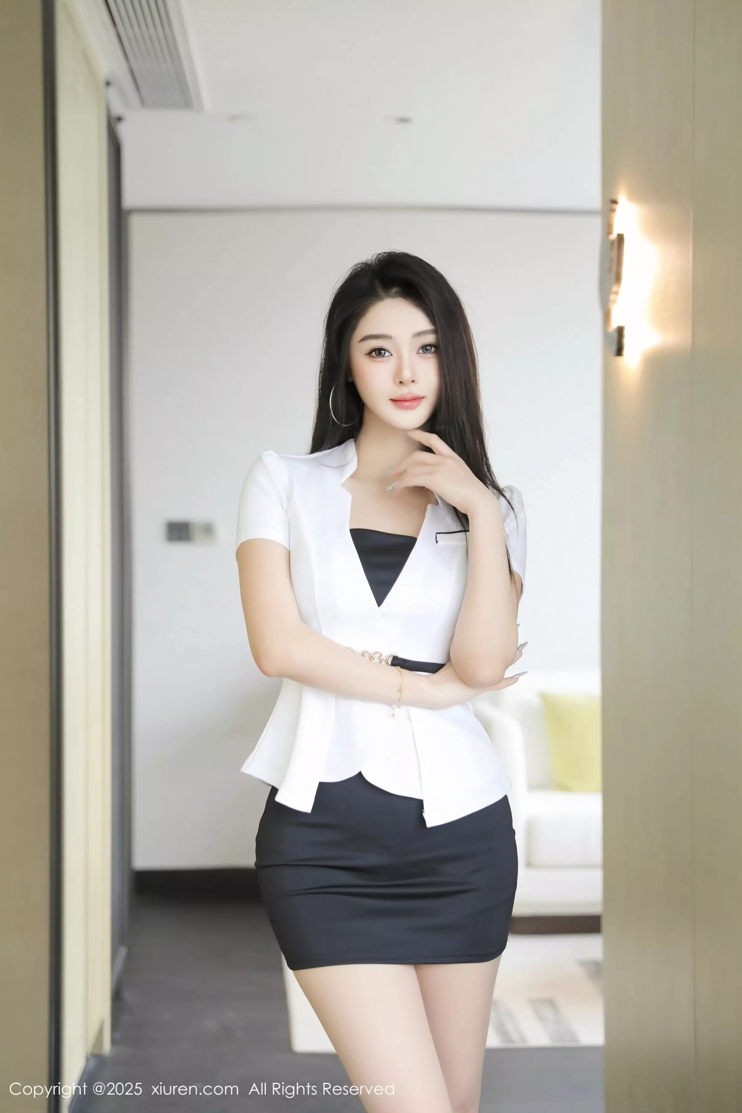 [XiuRen]高清写真图 2025.05.23 No.10321 Candy糖糖 白色OL