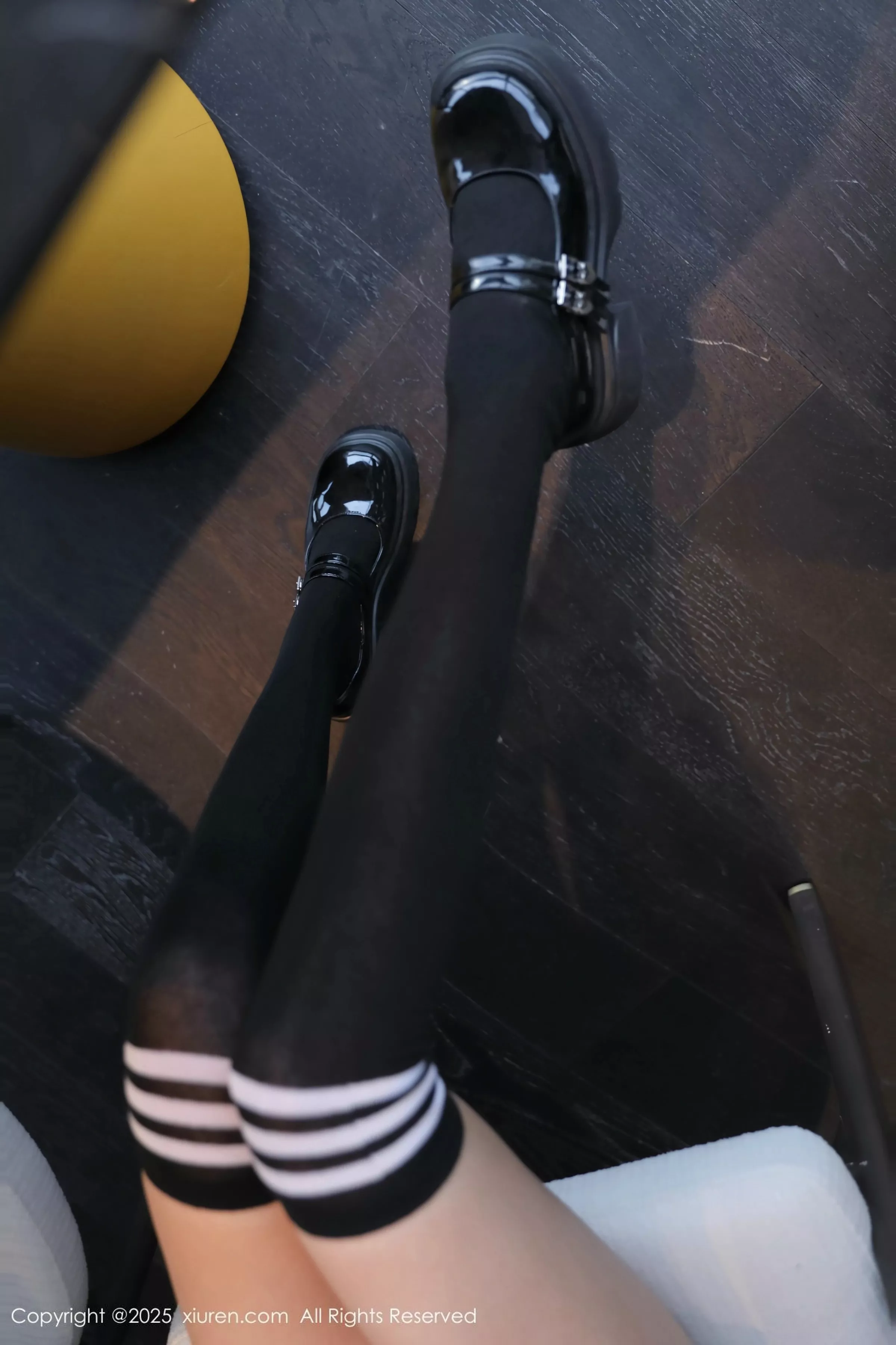 [XiuRen]高清写真图 2025.05.30 No.10351 Candy糖糖 性感JK