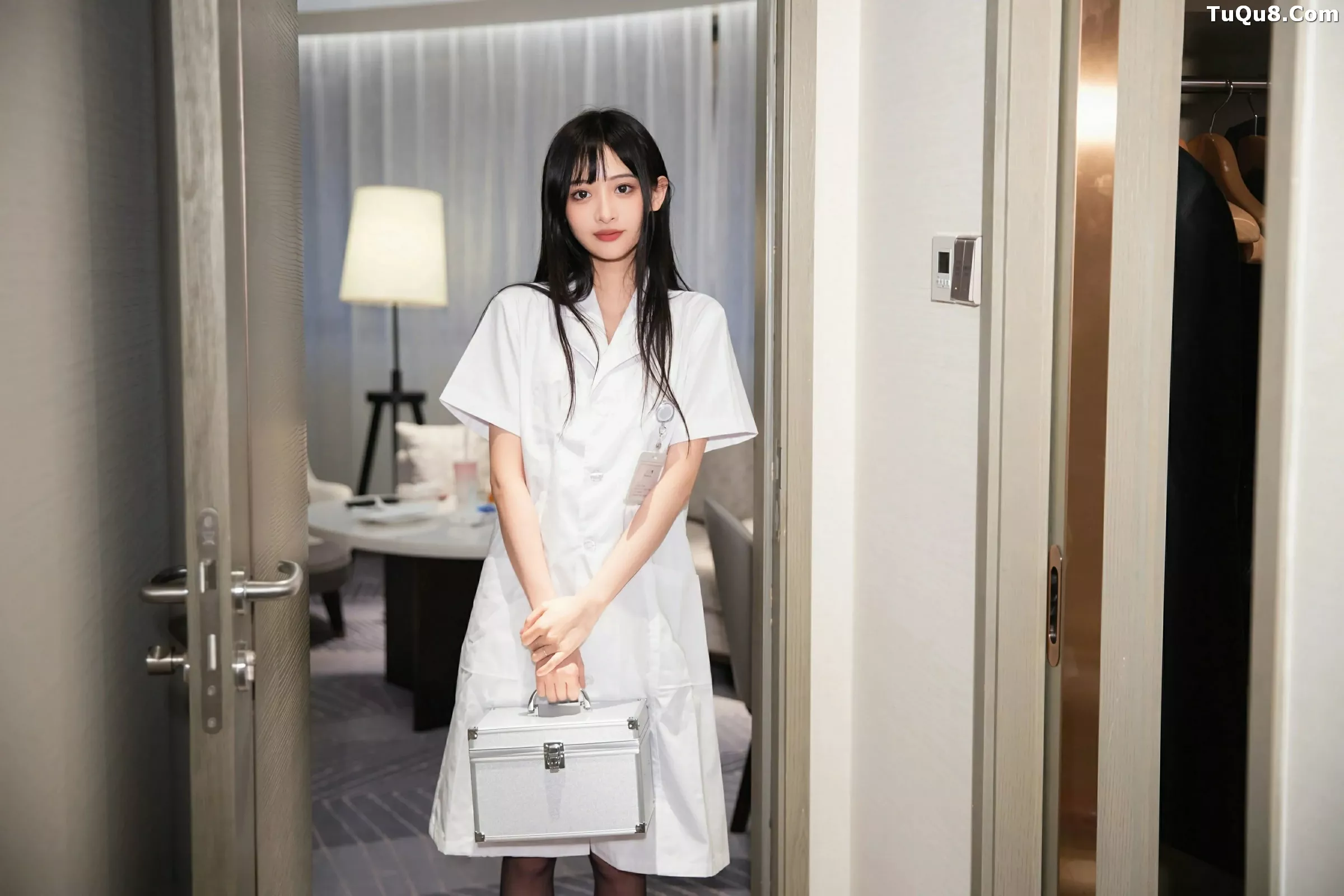 [XiuRen]高清写真图 2025.06.06 No.10373 茂木希子 白色护士服