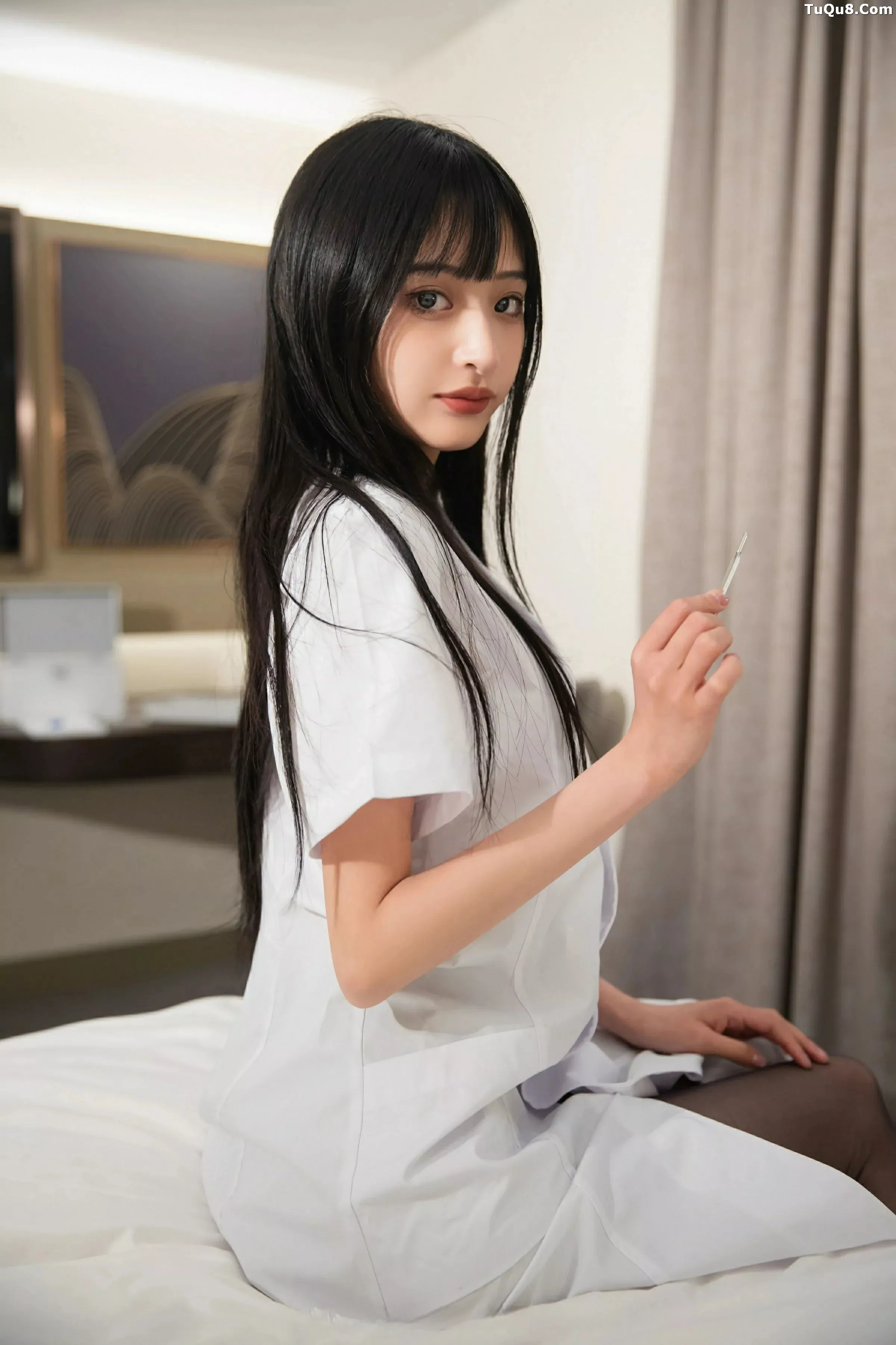 [XiuRen]高清写真图 2025.06.06 No.10373 茂木希子 白色护士服