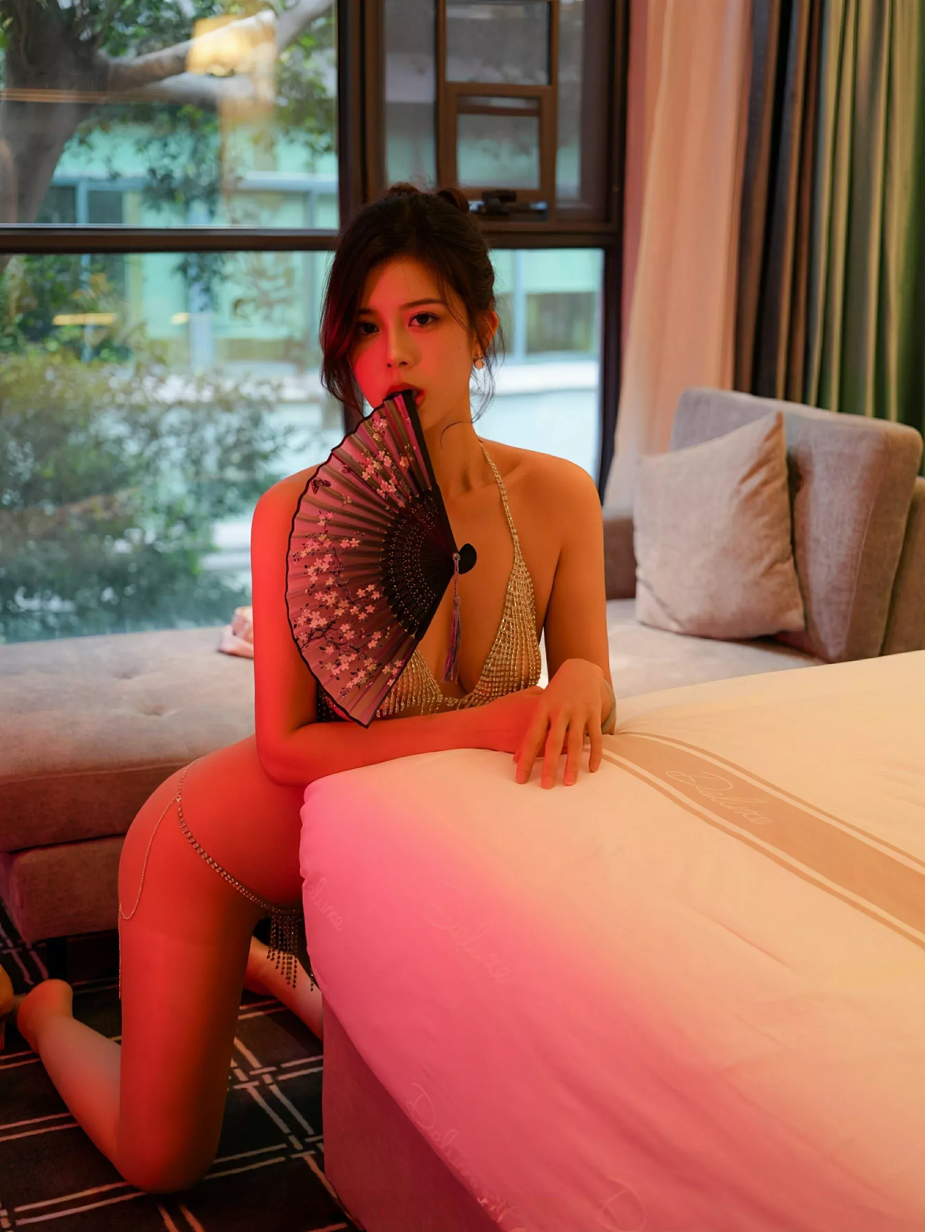 [XiuRen]高清写真图 2025.06.17 No.10419 玫瑰我爱你 浅色旗袍